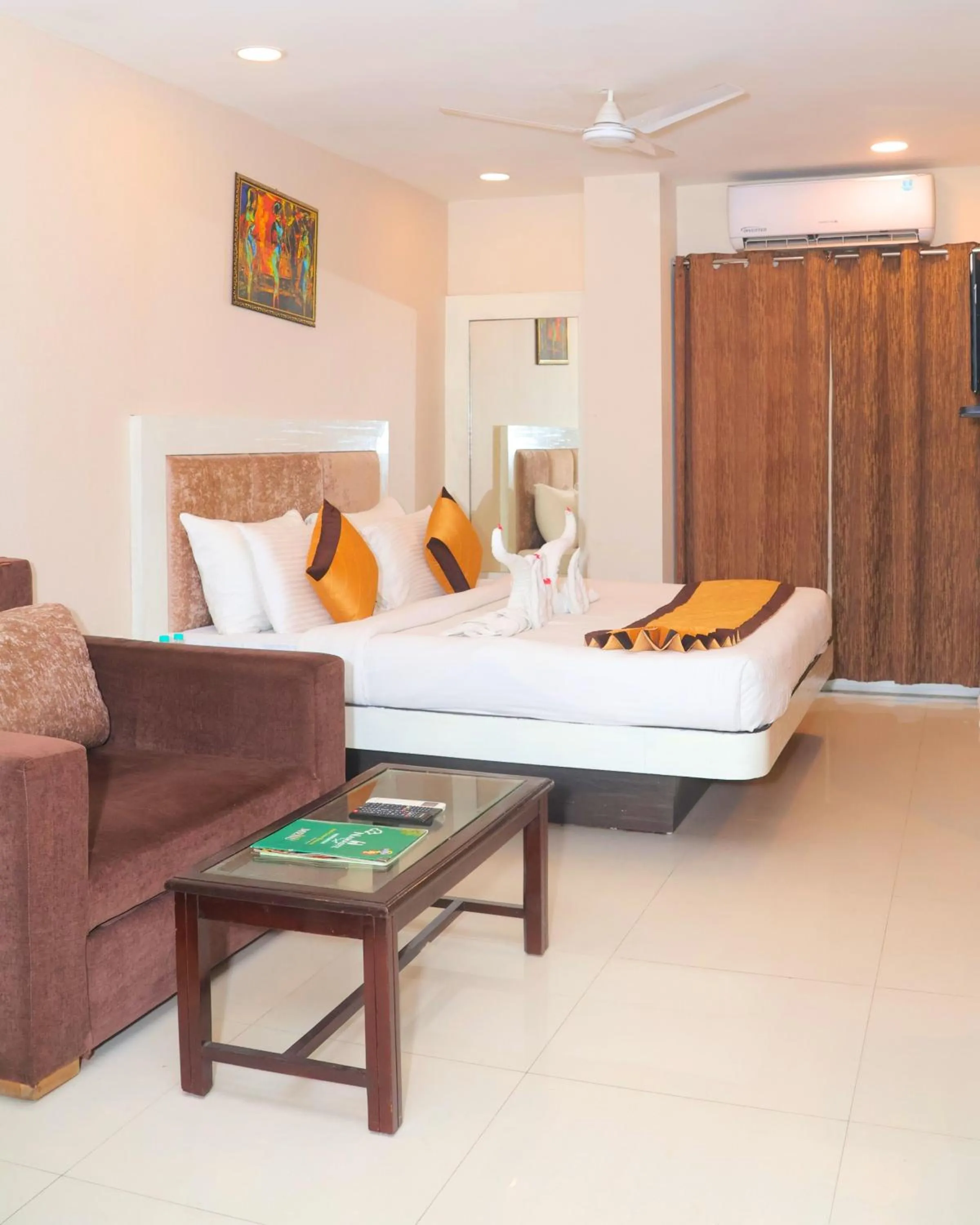 Bed in Hotel Shri Radha Nikunj - Opposite Prem Mandir