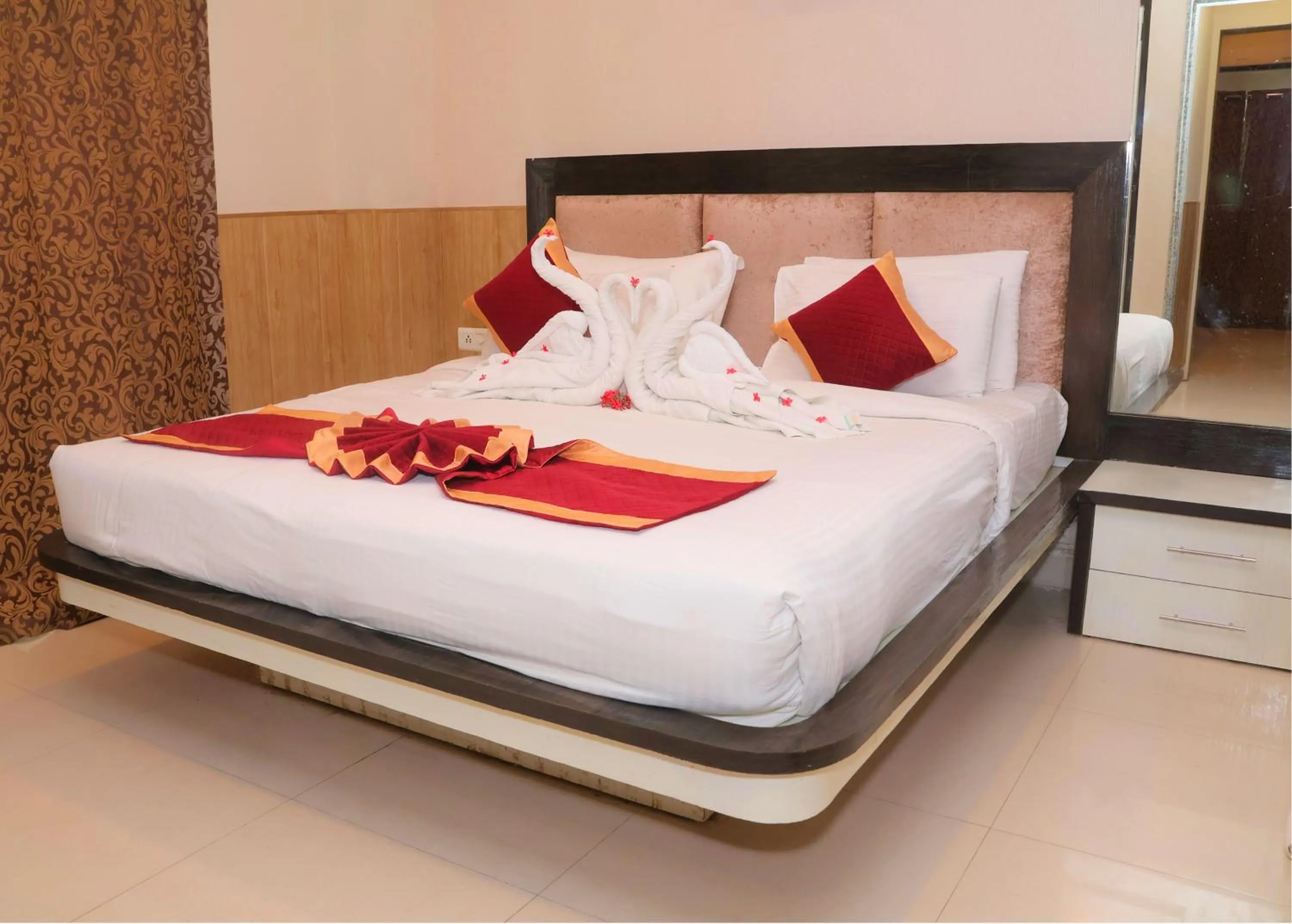 Bed in Hotel Shri Radha Nikunj - Opposite Prem Mandir