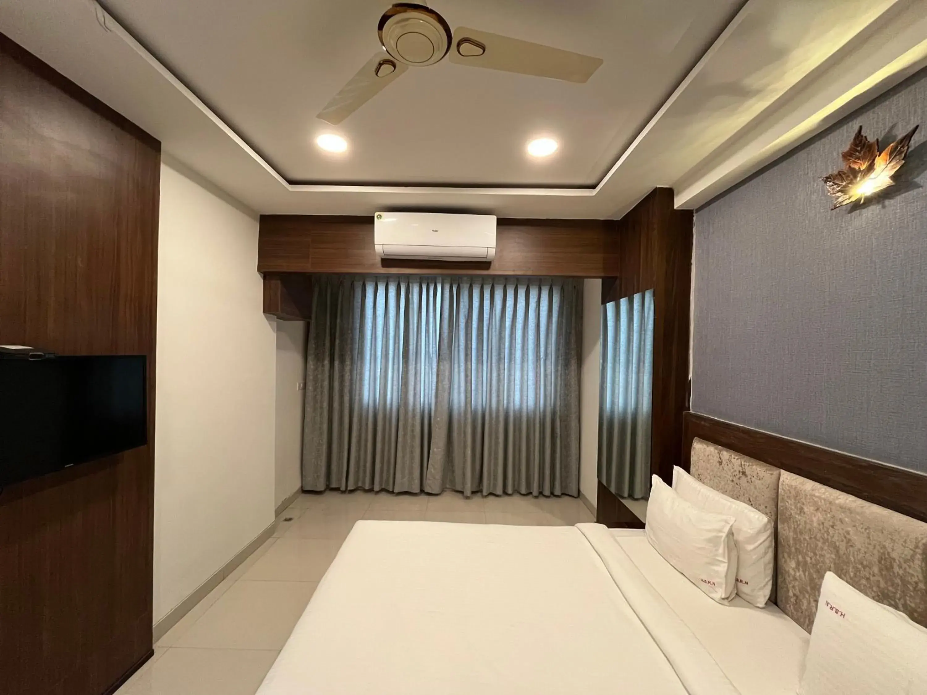 Bed in Hotel Shri Radha Nikunj - Opposite Prem Mandir Bed in Hotel Shri Radha Nikunj - Opposite Prem Mandir