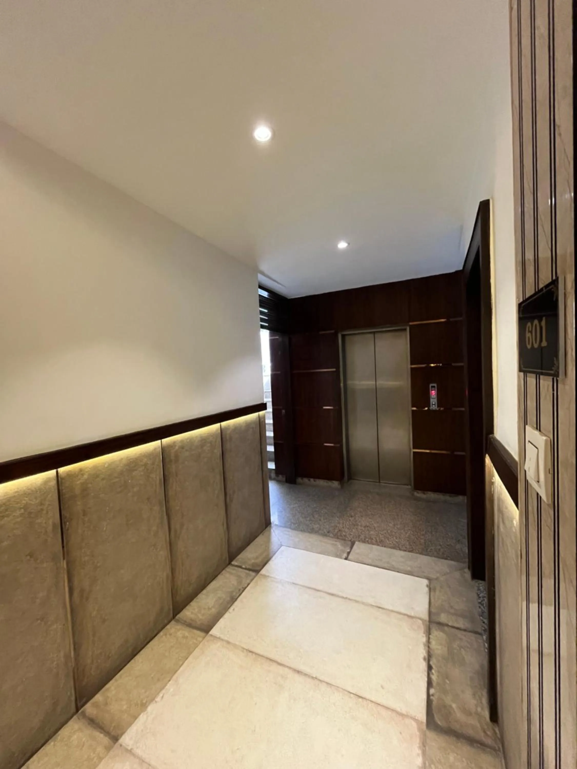 Hotel Shri Radha Nikunj - Opposite Prem Mandir