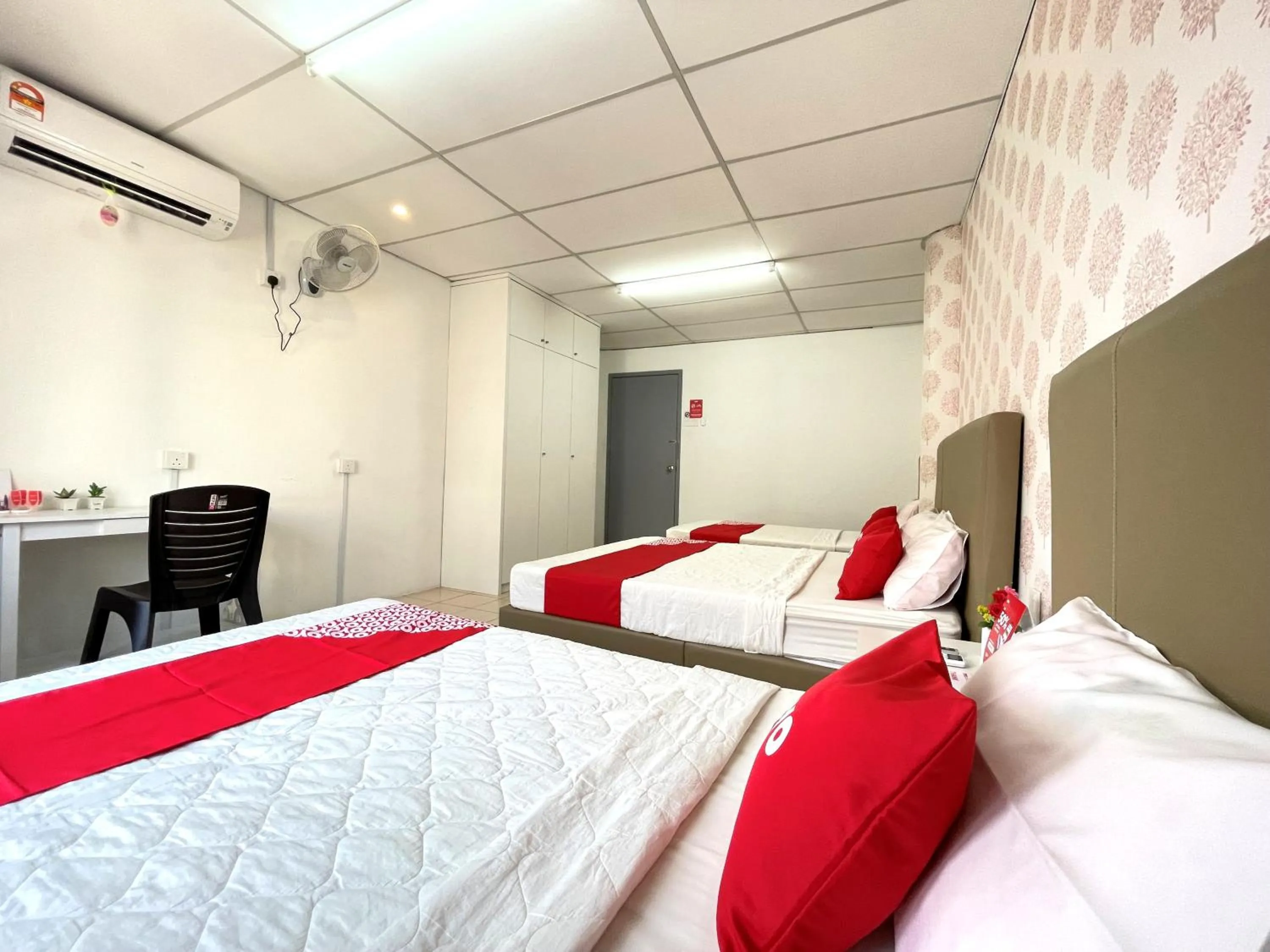 Bedroom, Bed in Hotel O Wg Guest House