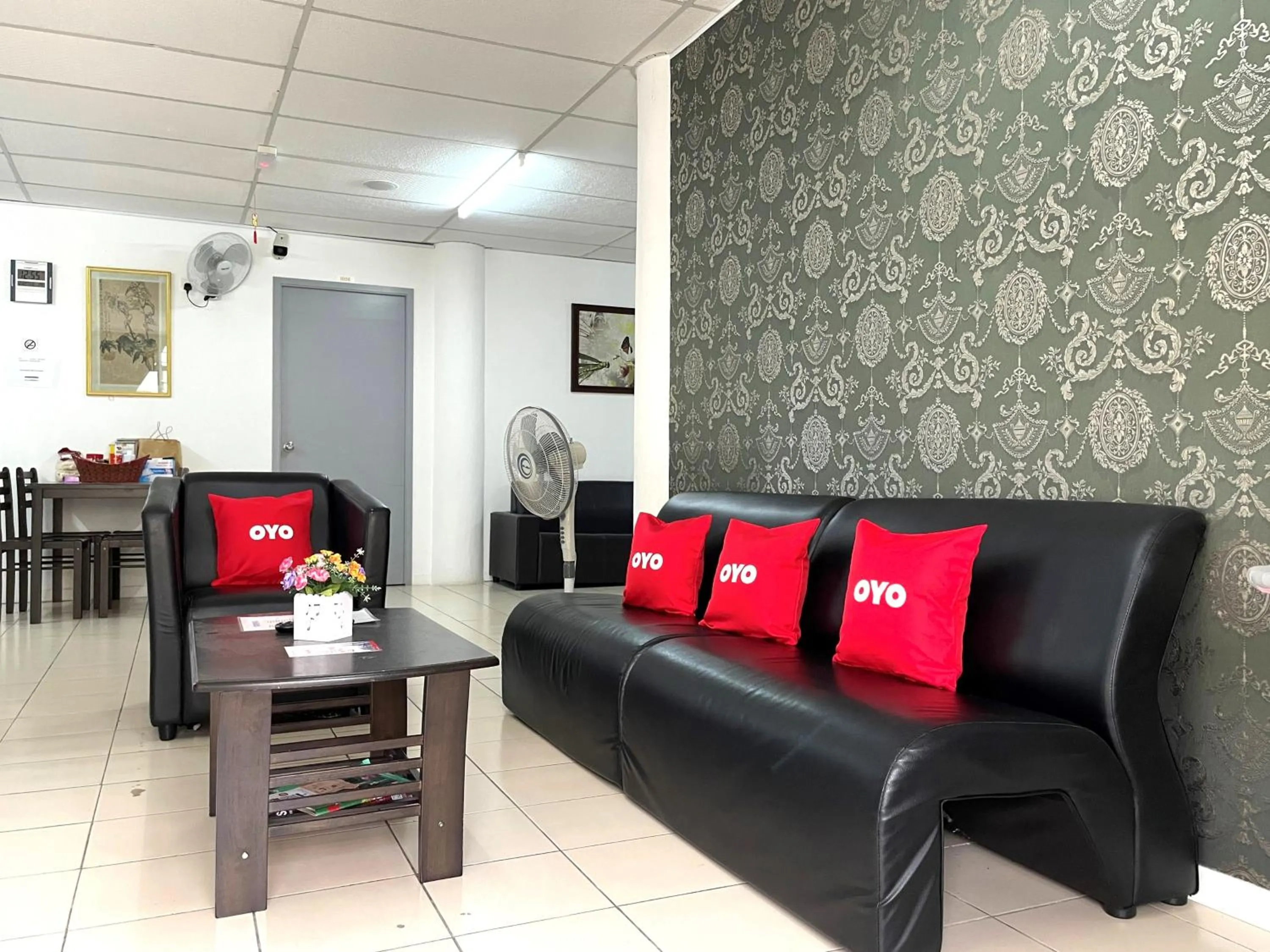 Living room in Hotel O Wg Guest House