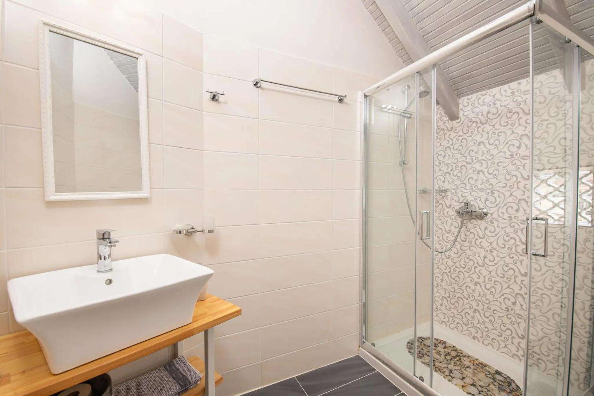 Shower in Koukos Loft Apartments