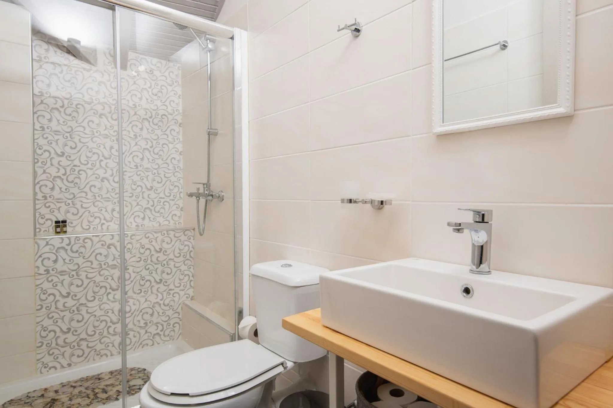 Shower in Koukos Loft Apartments