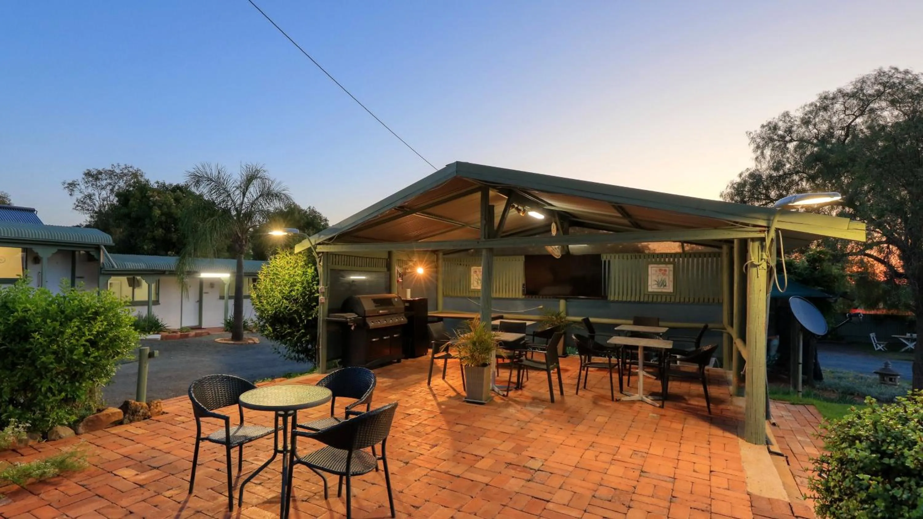 Dining area in Oasis Motel
