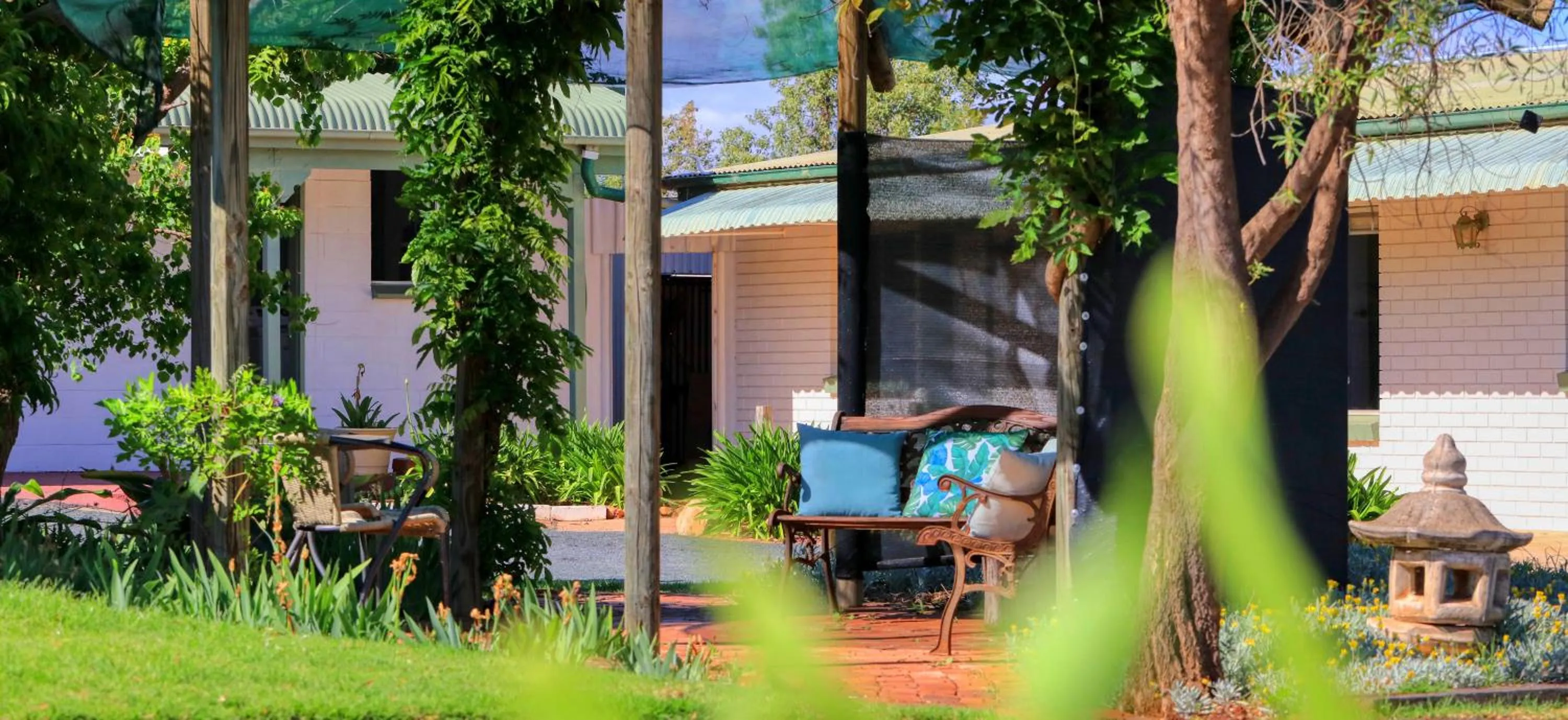 Seating area in Oasis Motel