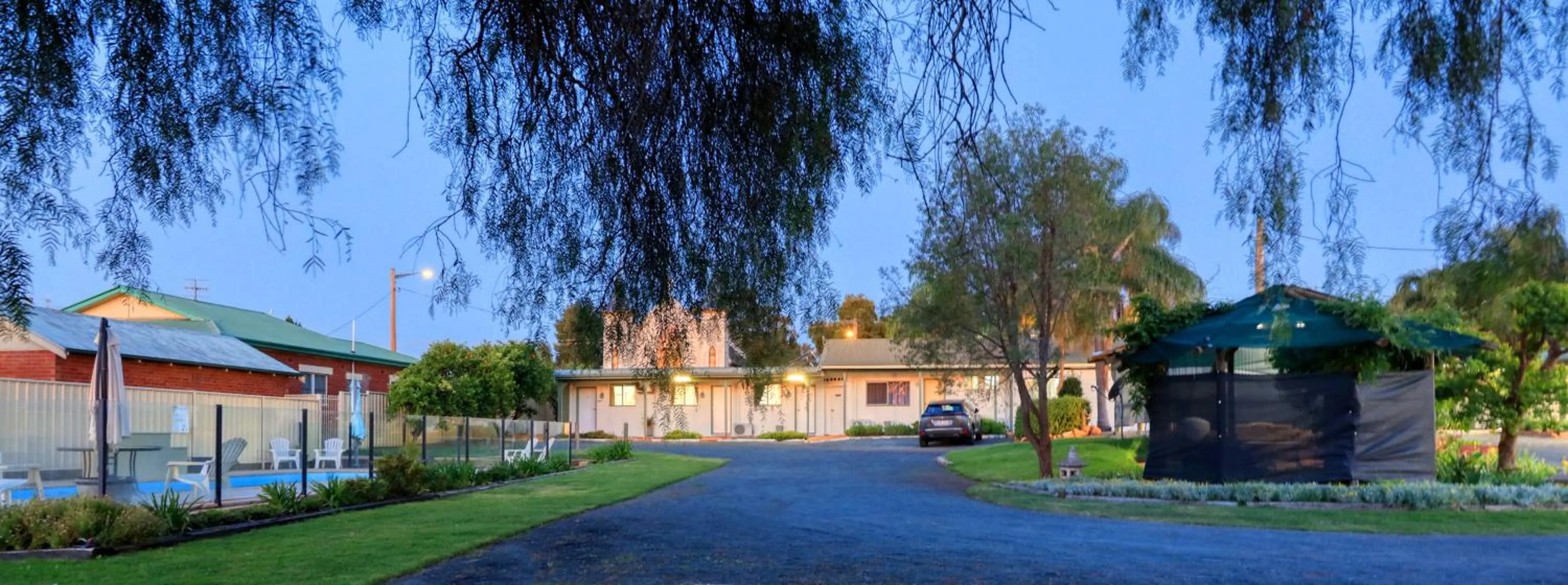 Garden in Oasis Motel