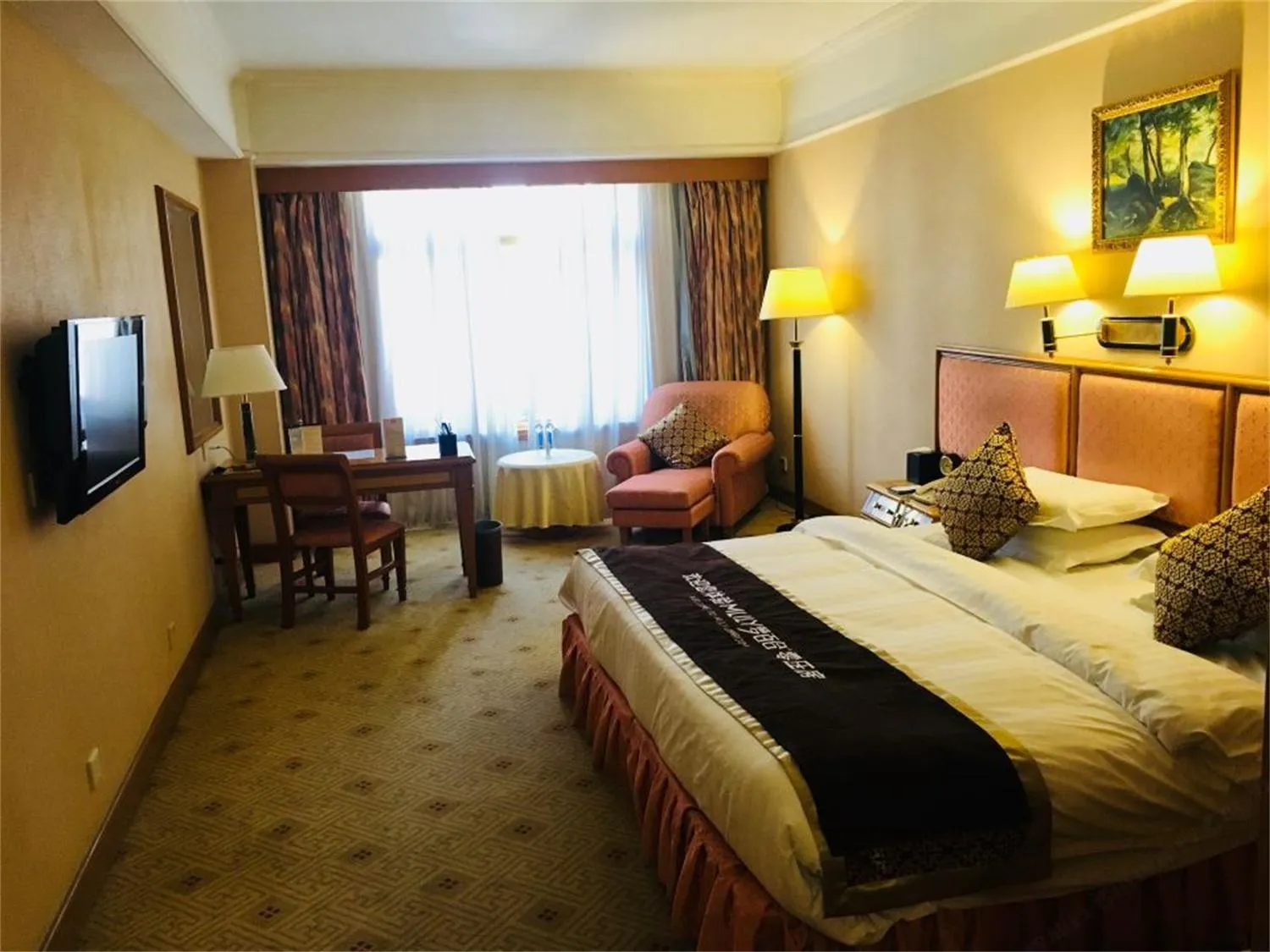 Bed in Qingdao Oceanwide Elite Hotel