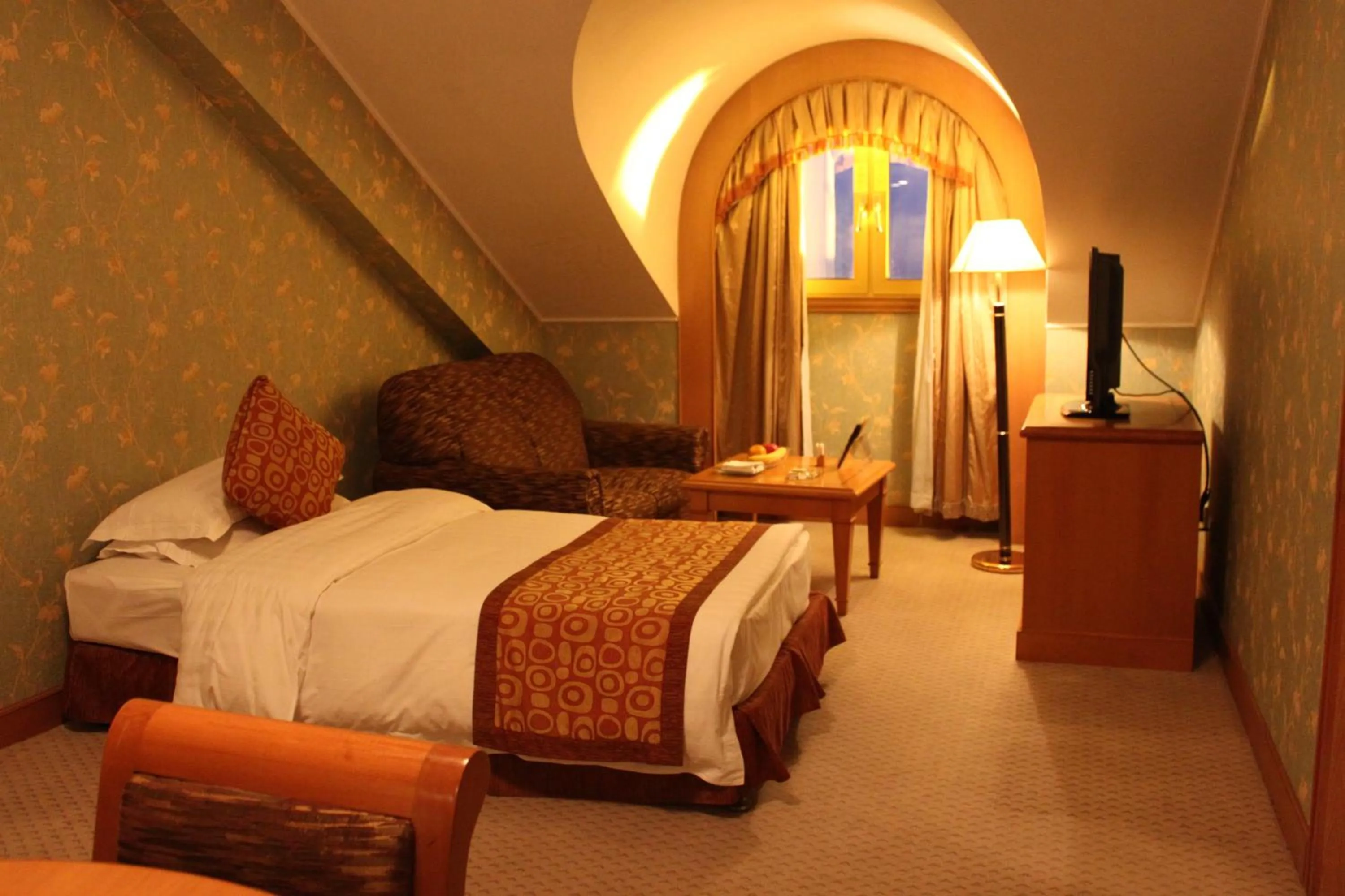 Bedroom, Bed in Qingdao Oceanwide Elite Hotel