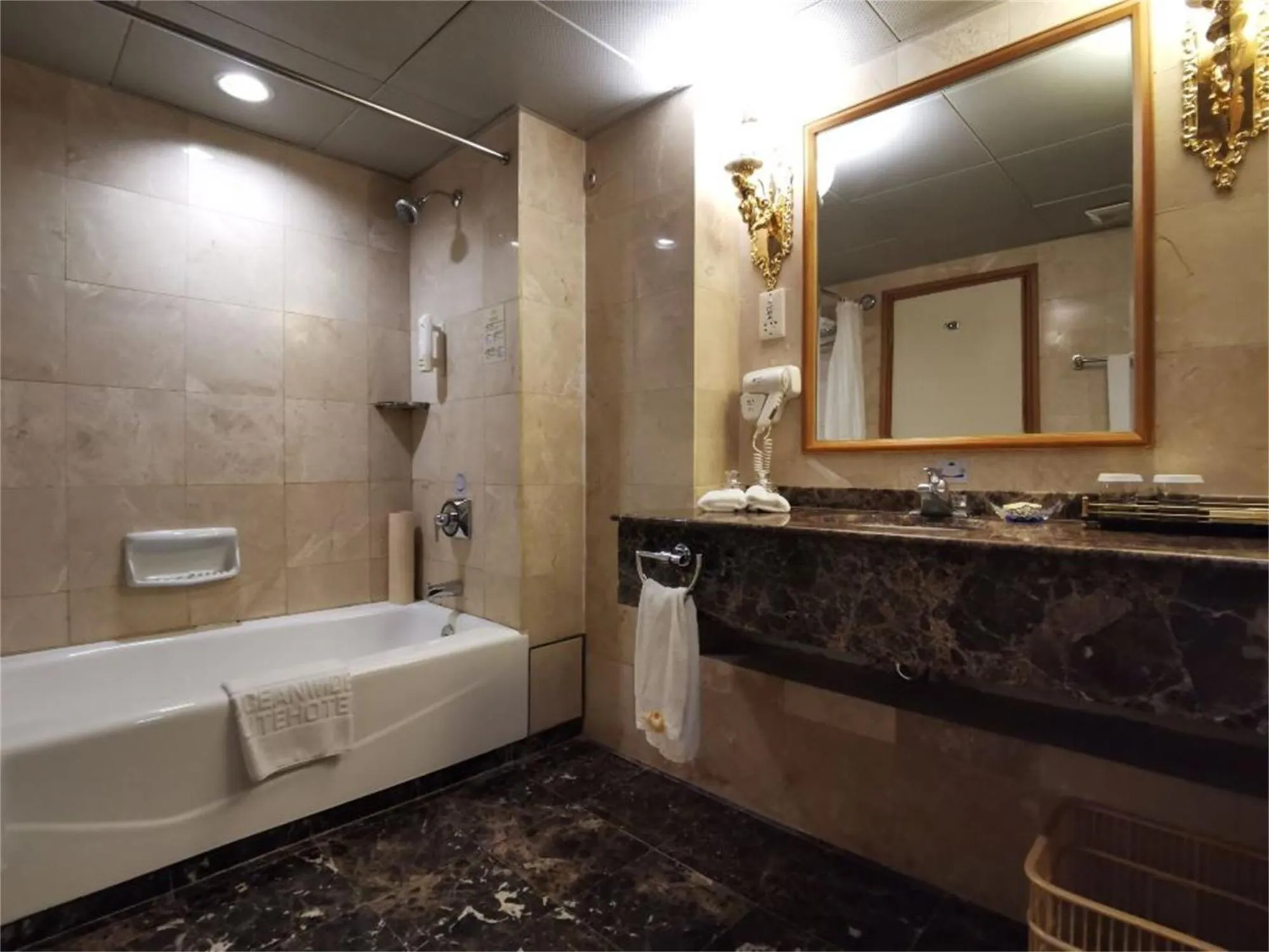 Qingdao Oceanwide Elite Hotel