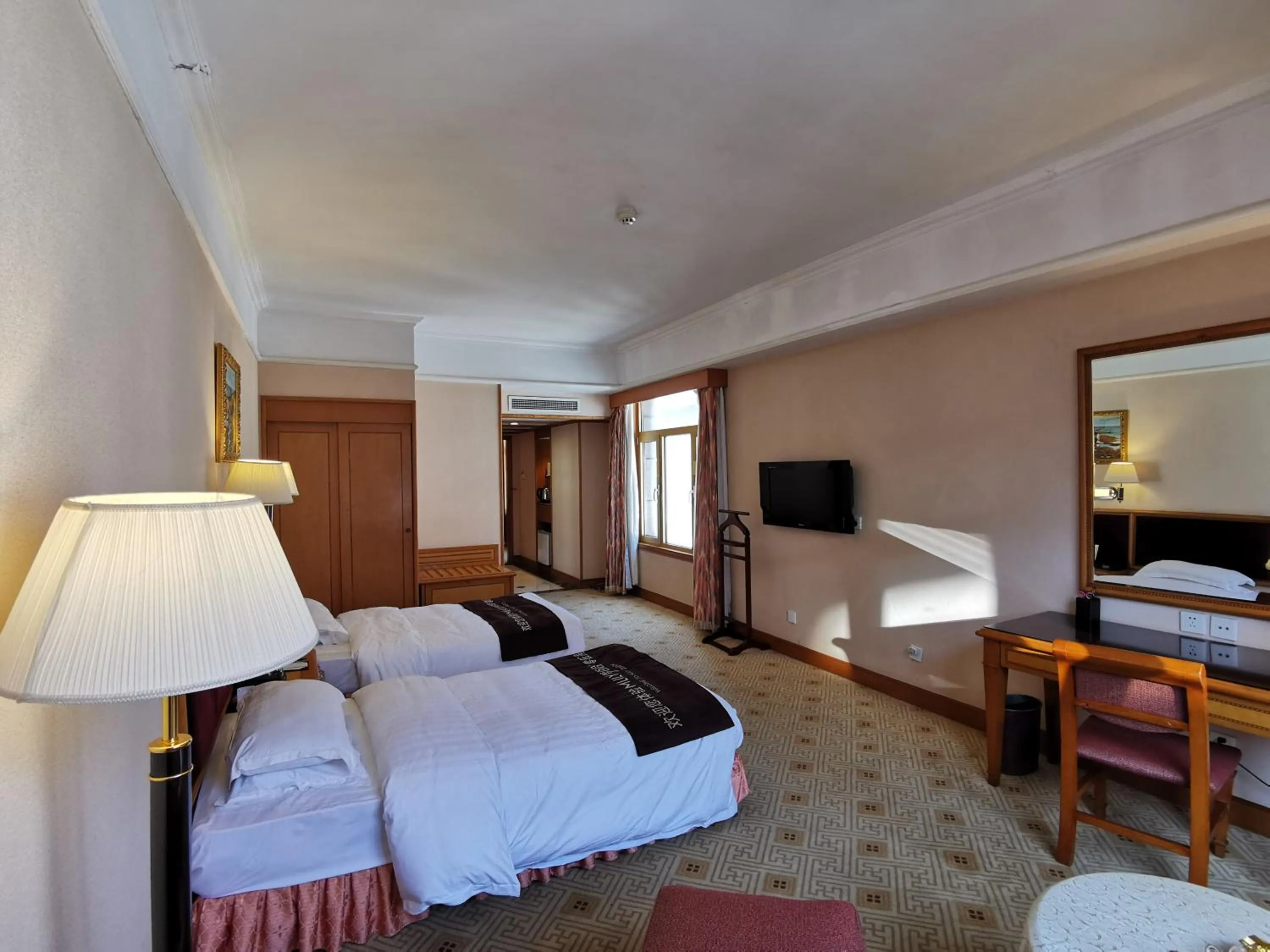 Bed in Qingdao Oceanwide Elite Hotel