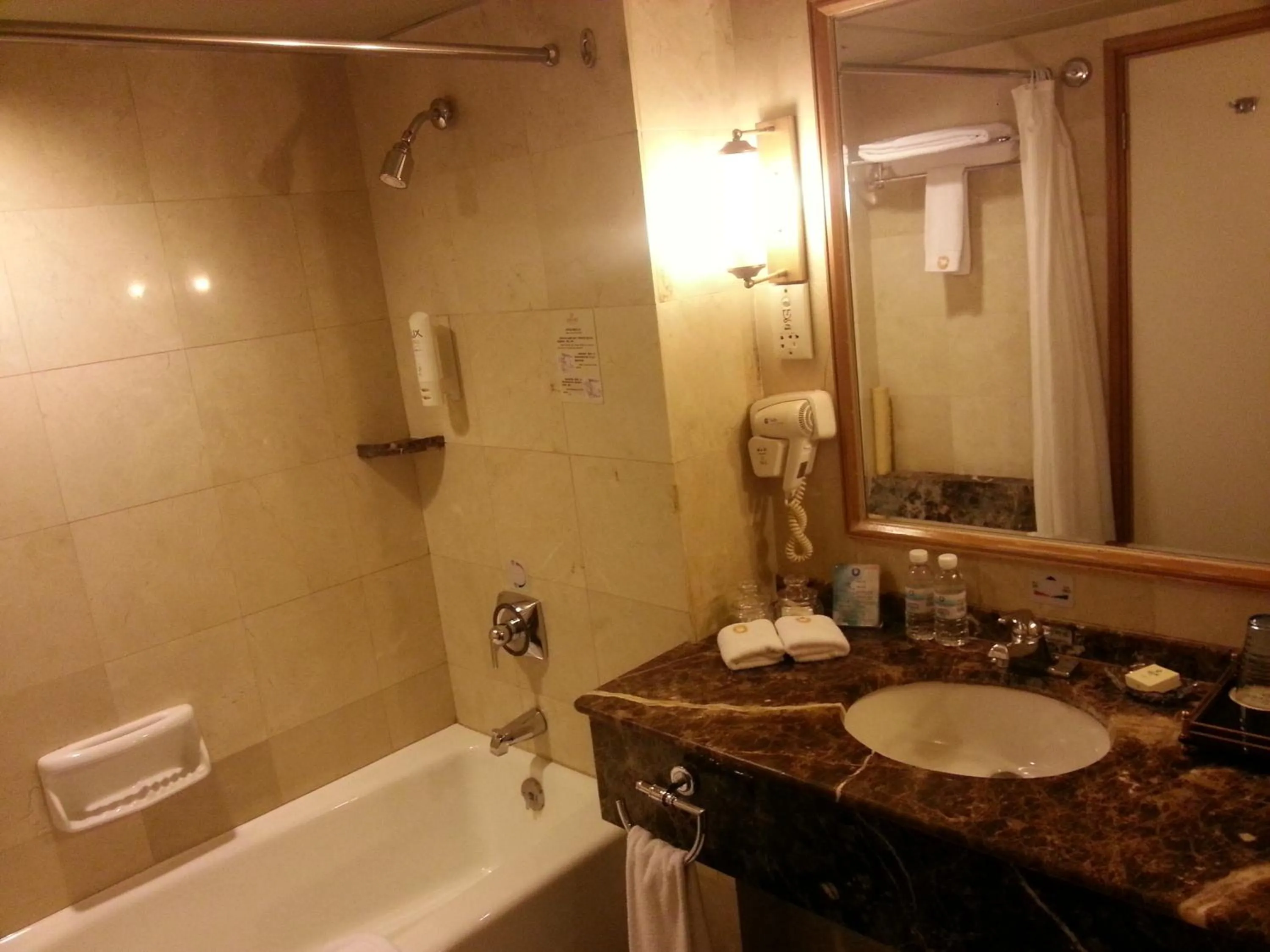 Bathroom in Qingdao Oceanwide Elite Hotel