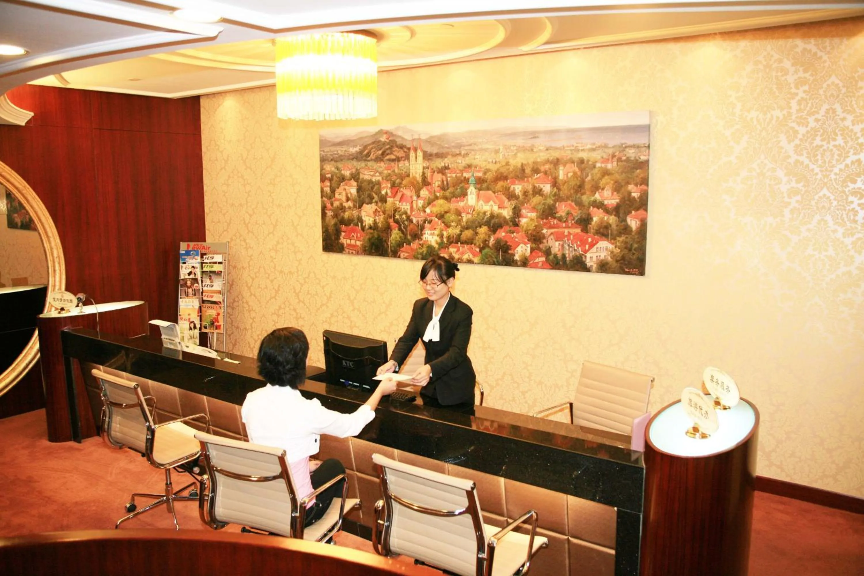 Lobby or reception in Qingdao Oceanwide Elite Hotel