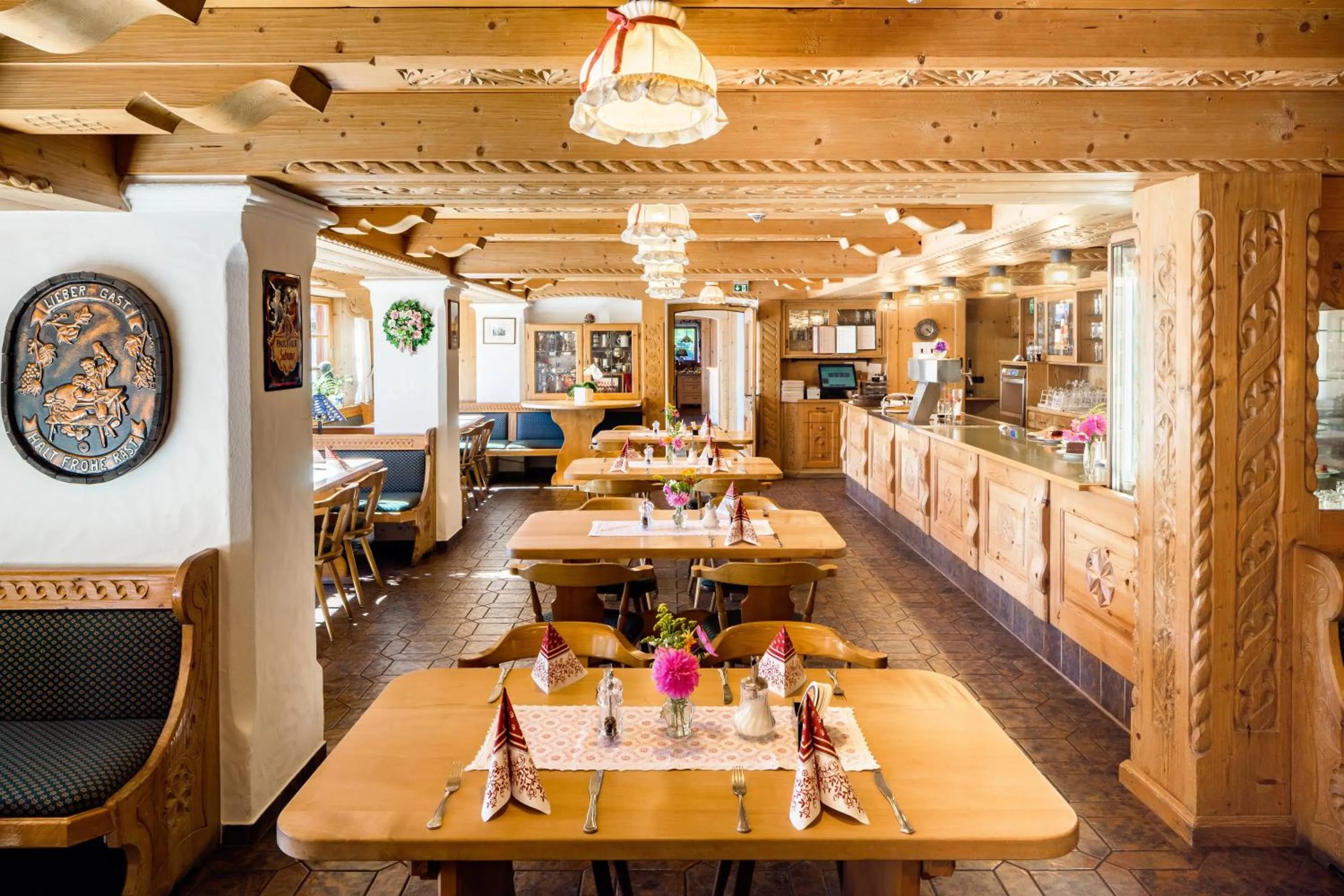 Restaurant/places to eat in Hotel Helmer