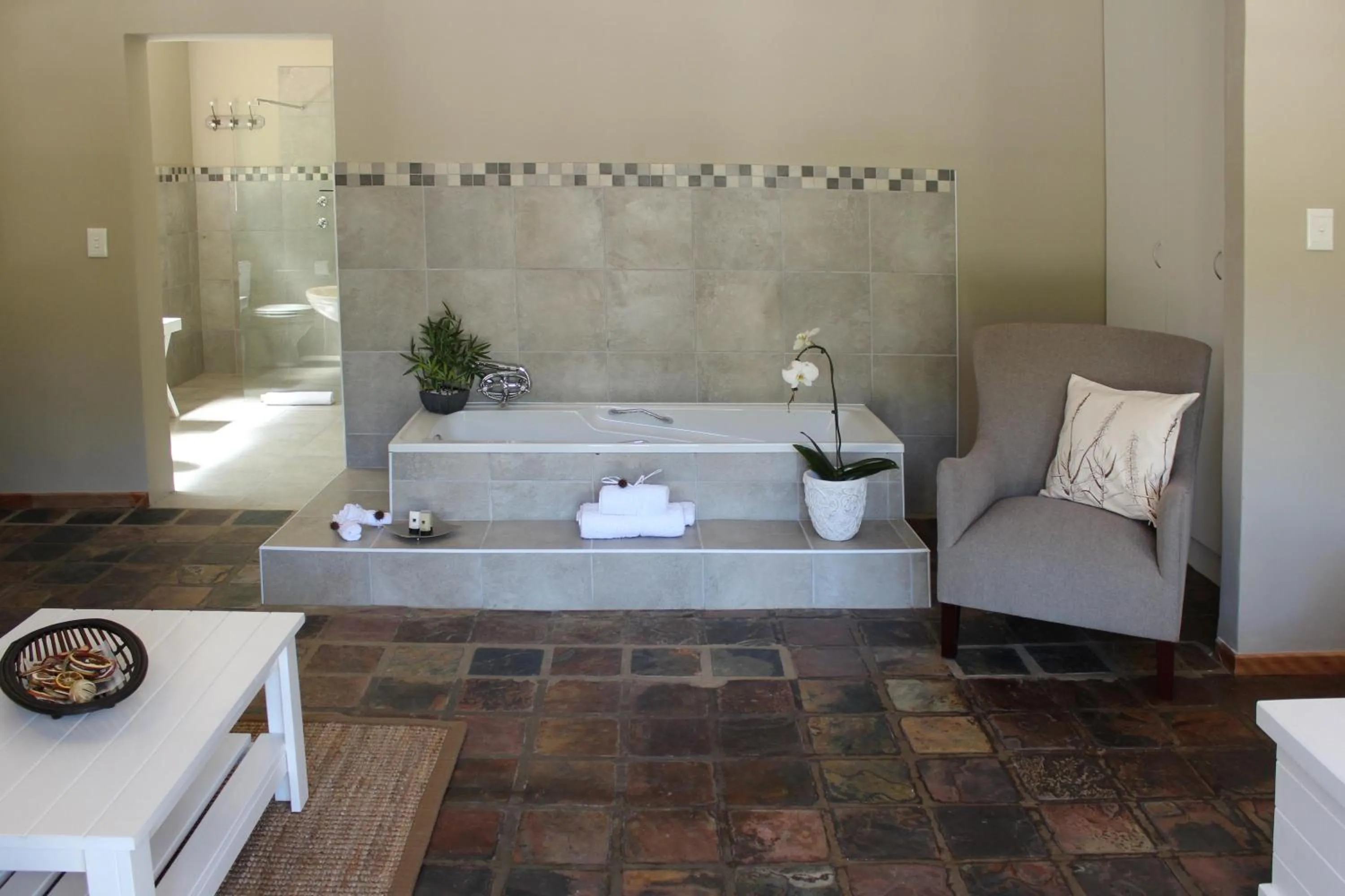 Bathroom in Blackwaters River Lodge, Knysna