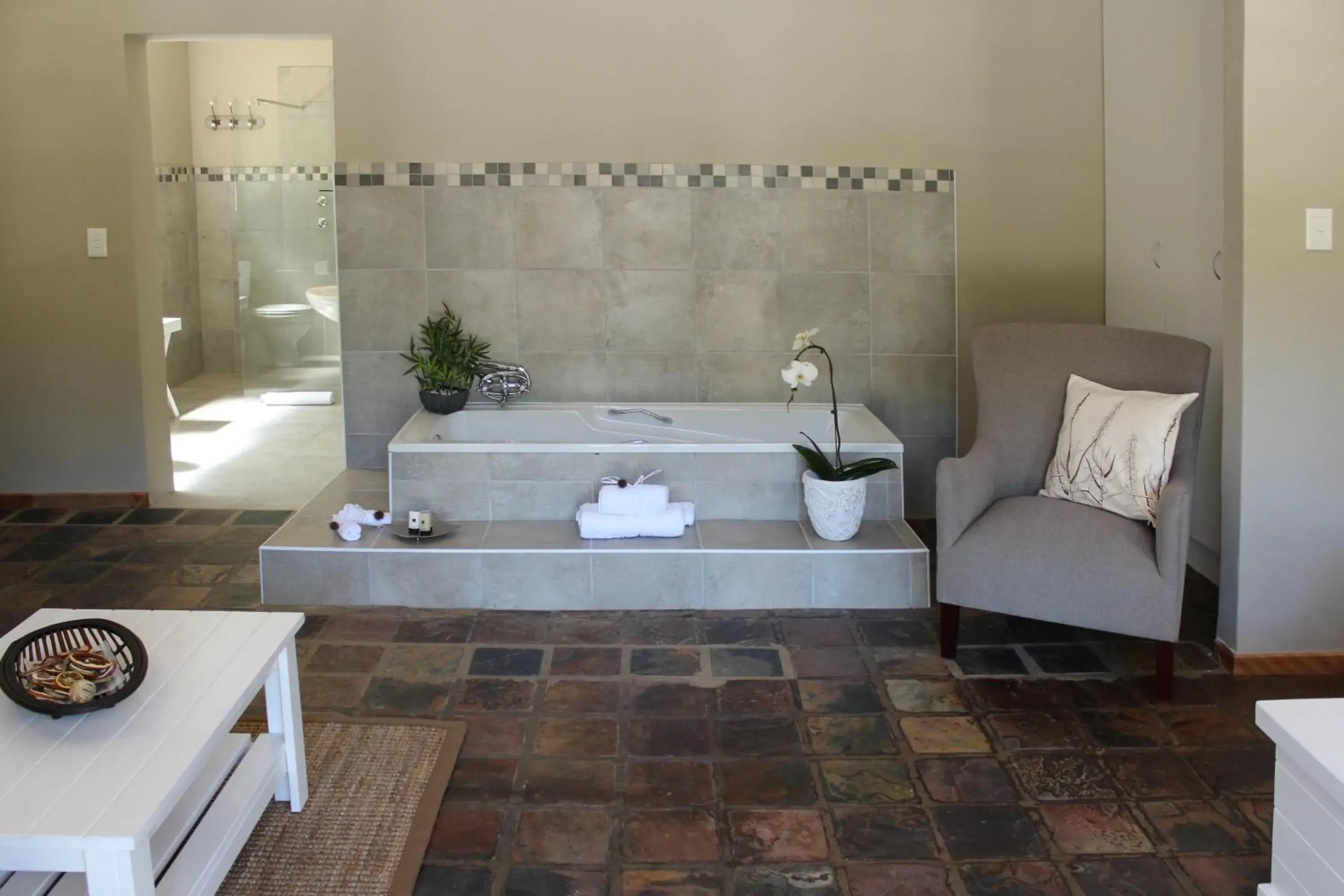 Bathroom in Blackwaters River Lodge, Knysna Bathroom in Blackwaters River Lodge, Knysna