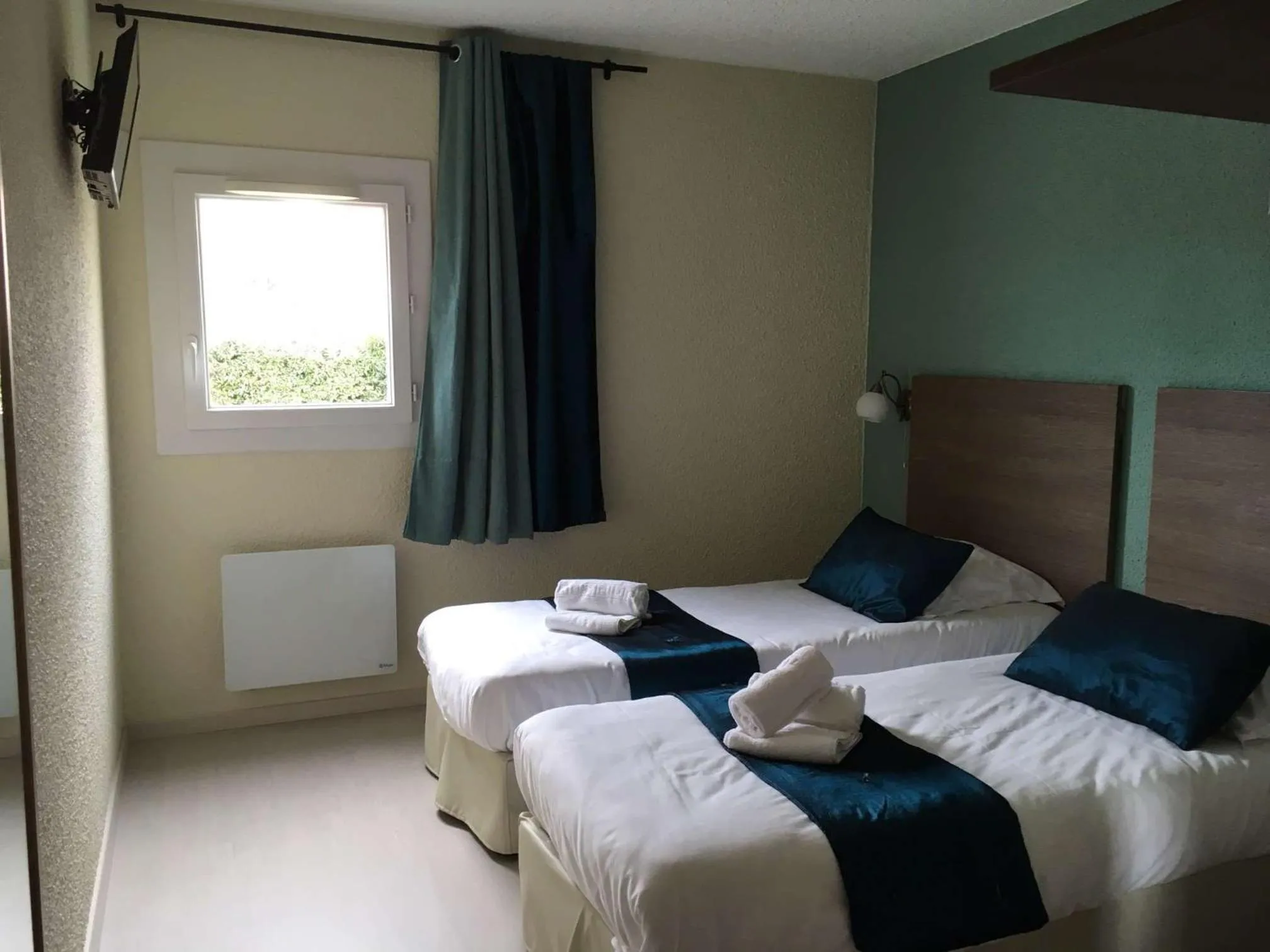 Bedroom, Bed in Brit Hotel Salon de Provence