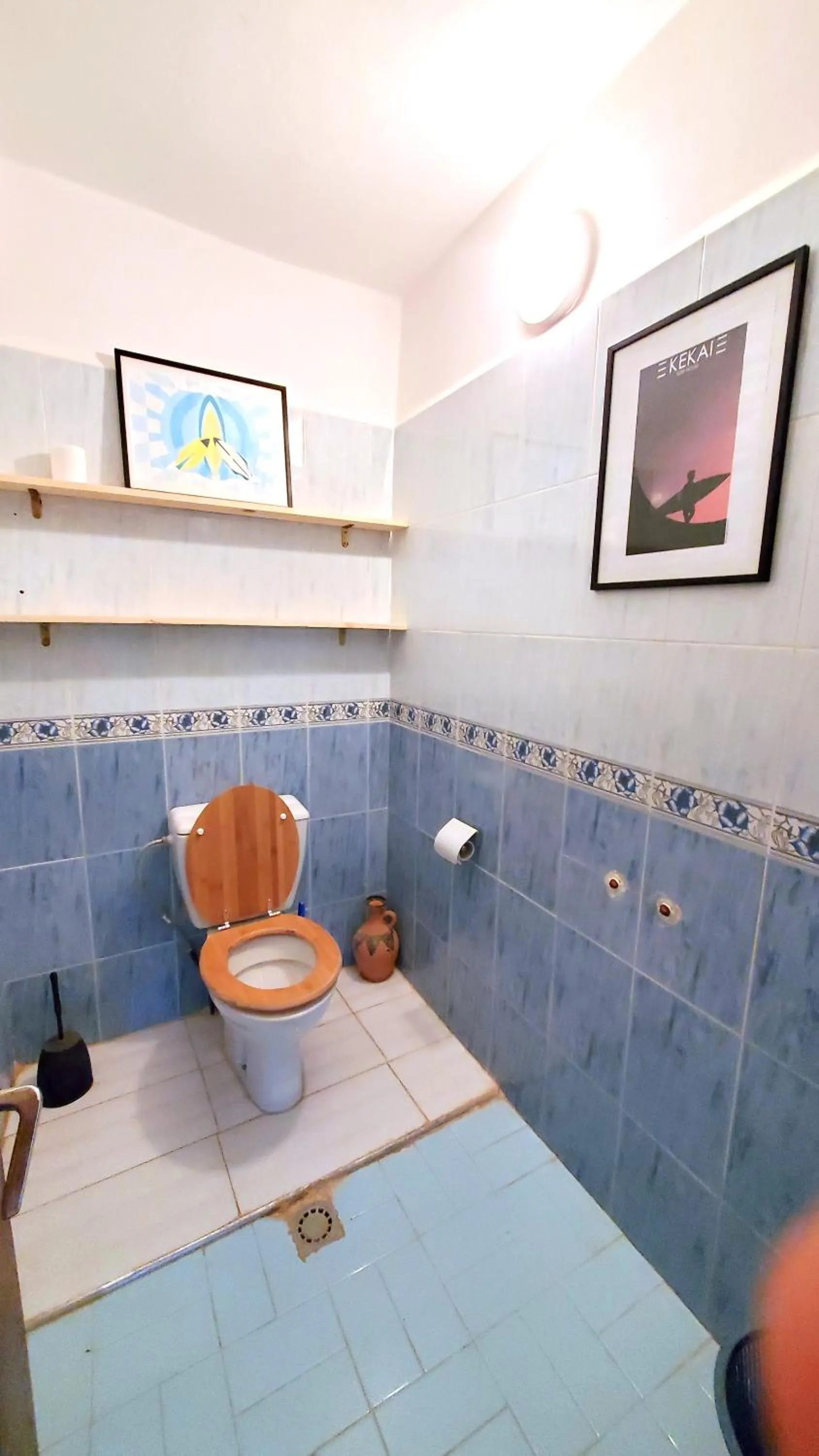 Toilet in Kekai Surf House