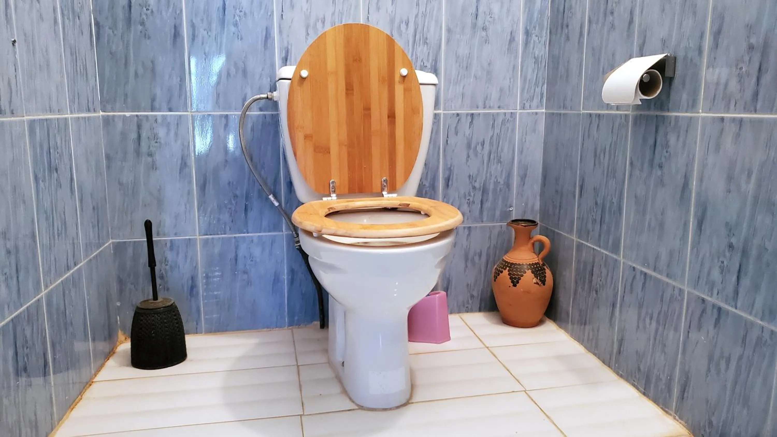 Toilet in Kekai Surf House