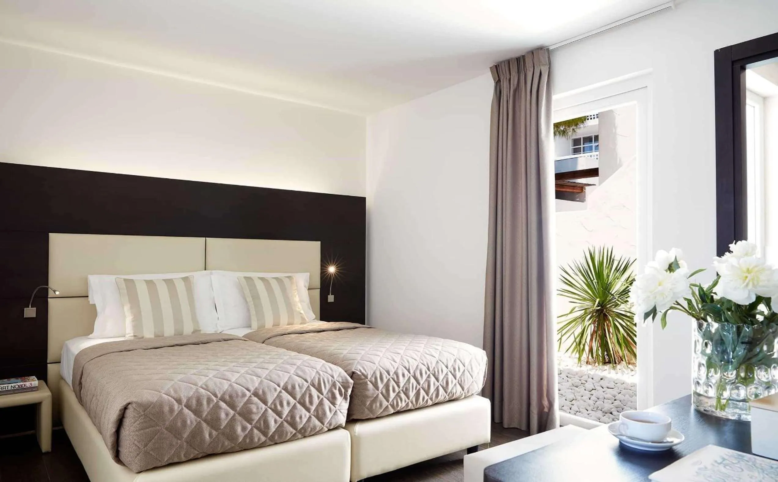 Bedroom, Bed in Hydra Beach Resort