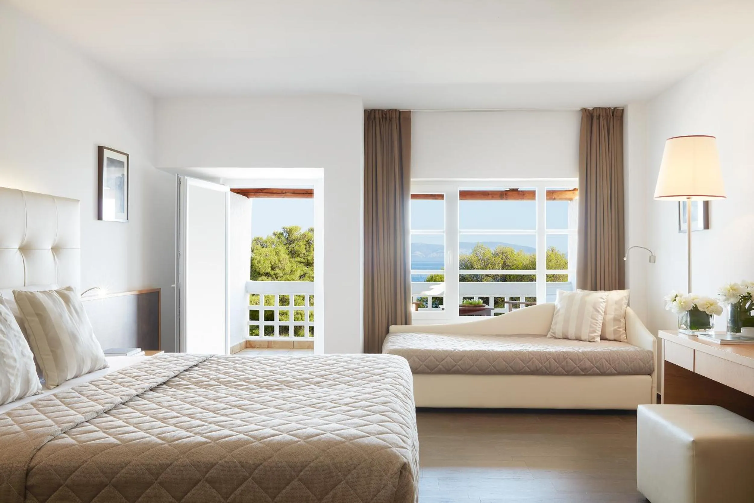 Sea view, Bed in Hydra Beach Resort
