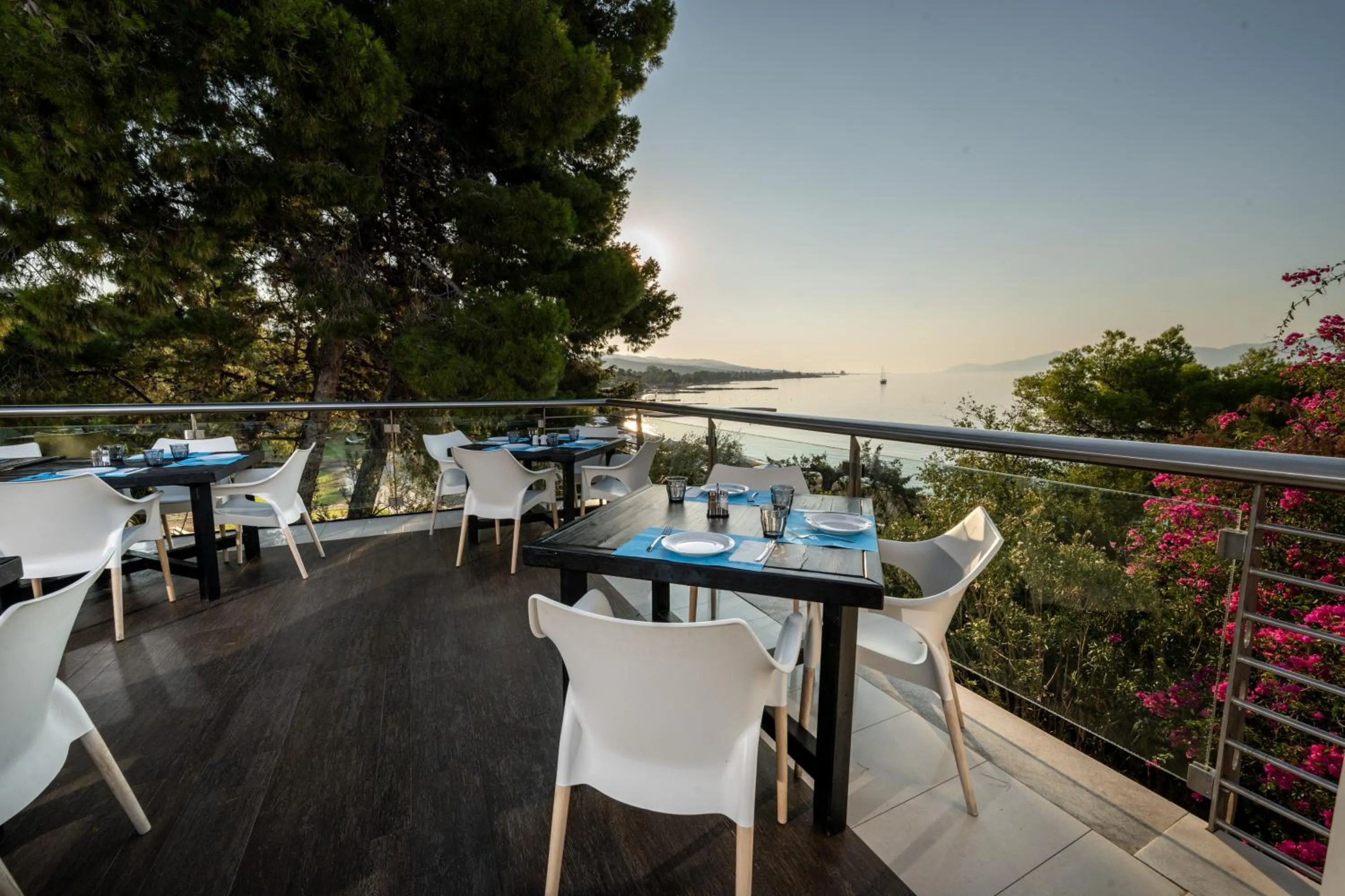 Restaurant/places to eat in Hydra Beach Resort