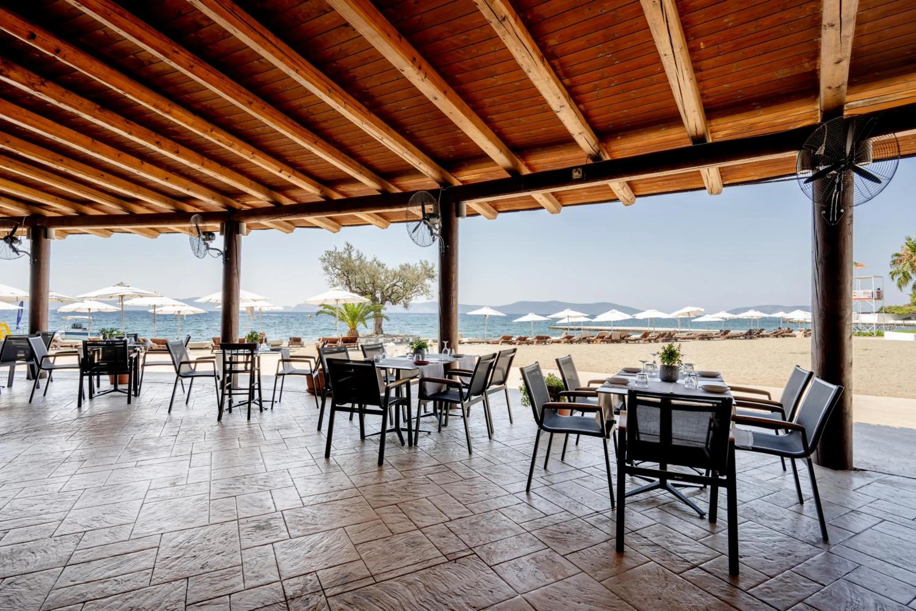 Restaurant/places to eat in Hydra Beach Resort