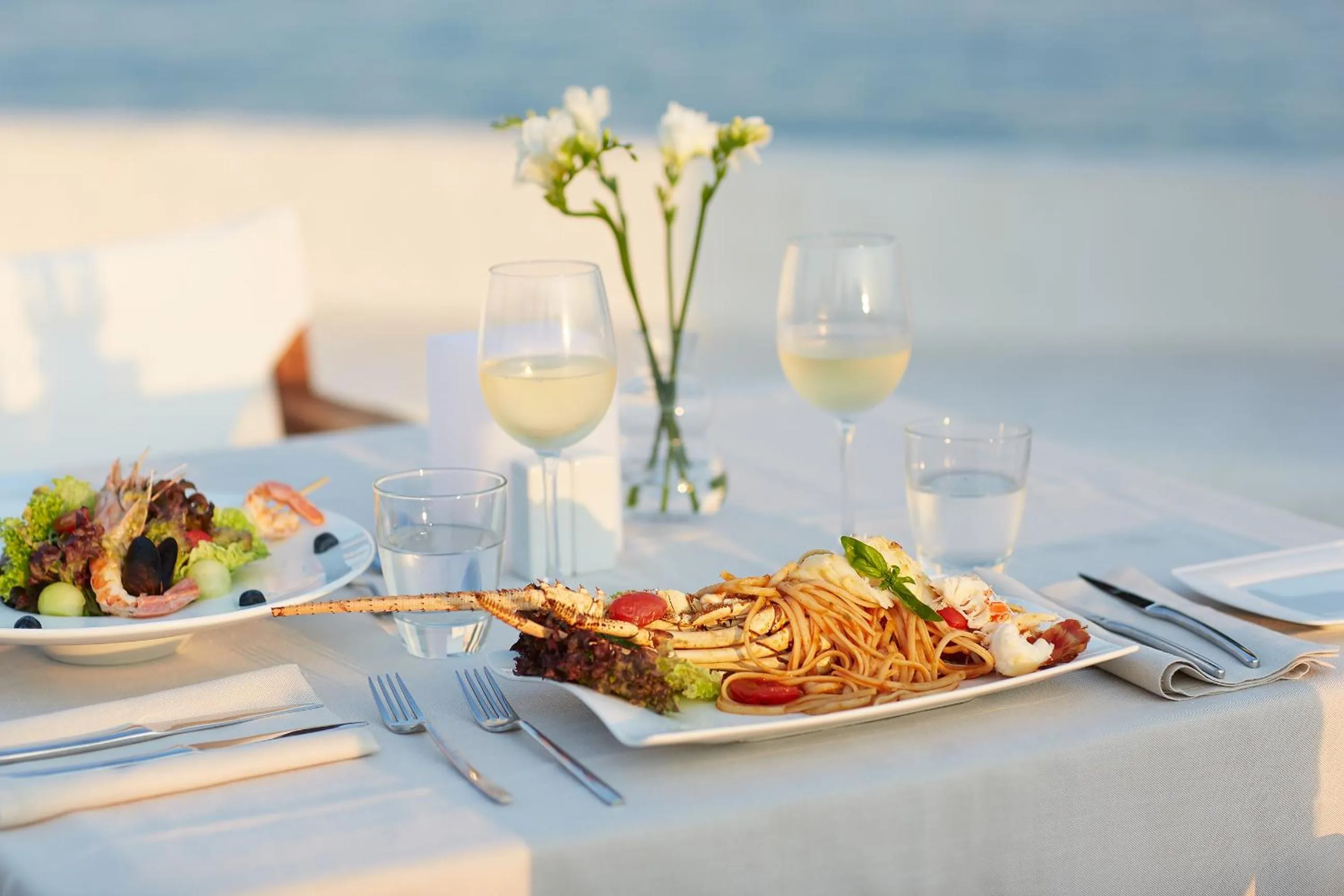 Food and drinks in Hydra Beach Resort