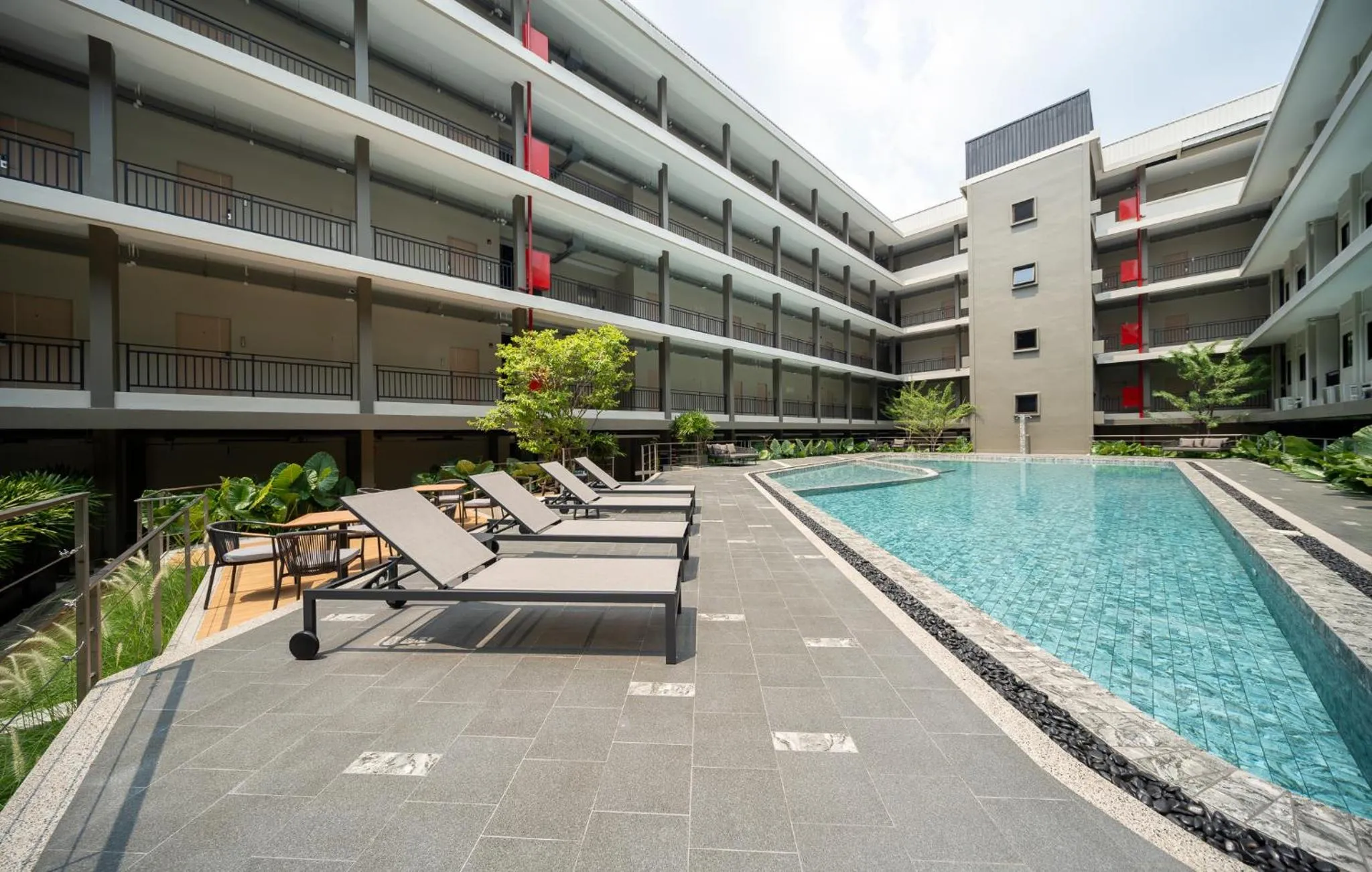 Pool view in College Haus Rangnam