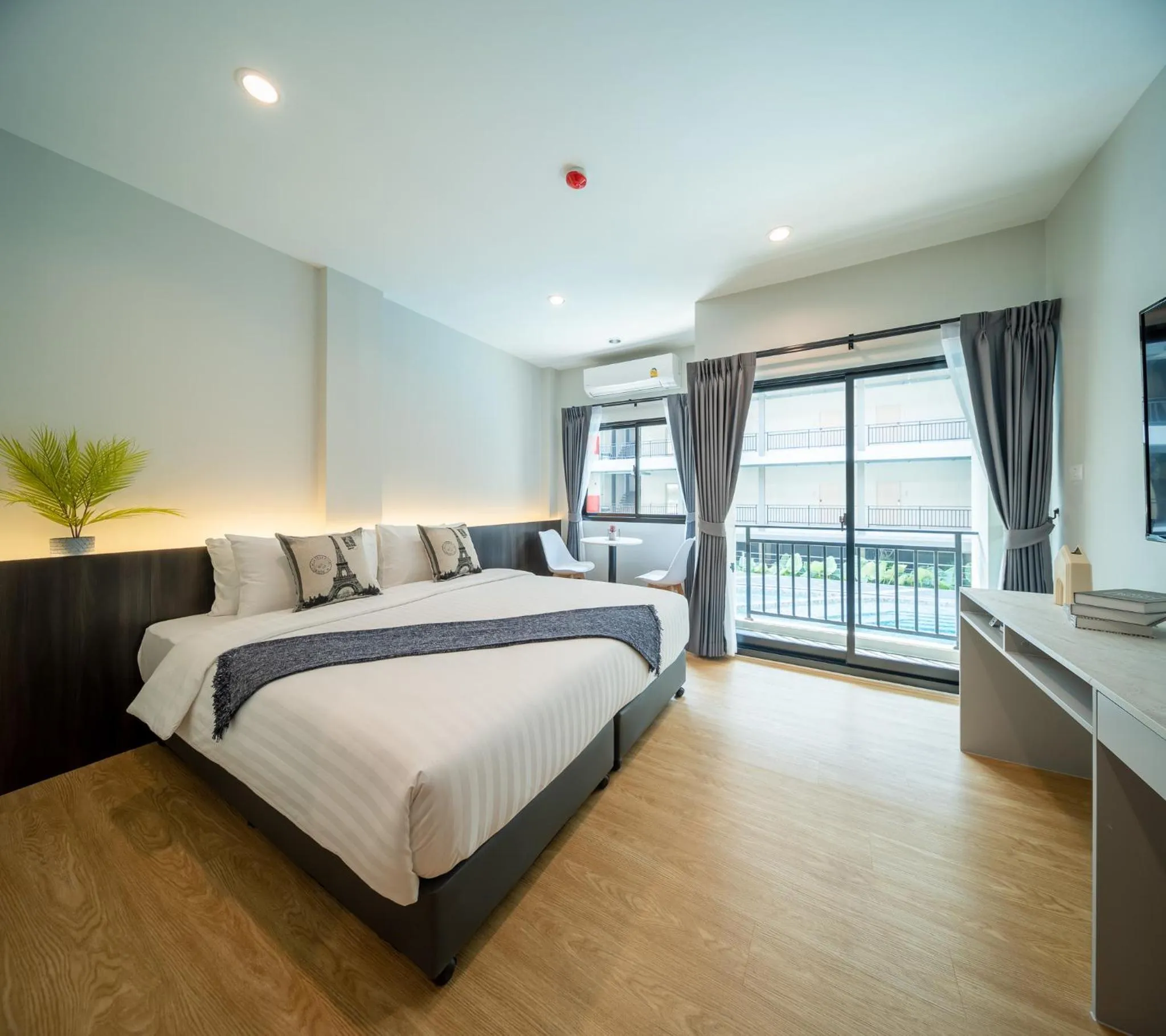 Photo of the whole room, Bed in College Haus Rangnam