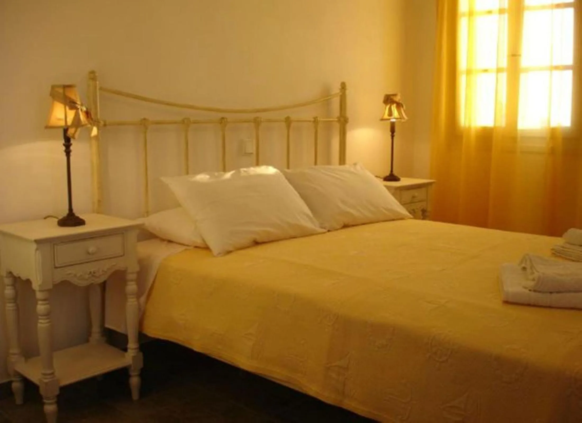Bed in Belvedere Apartments