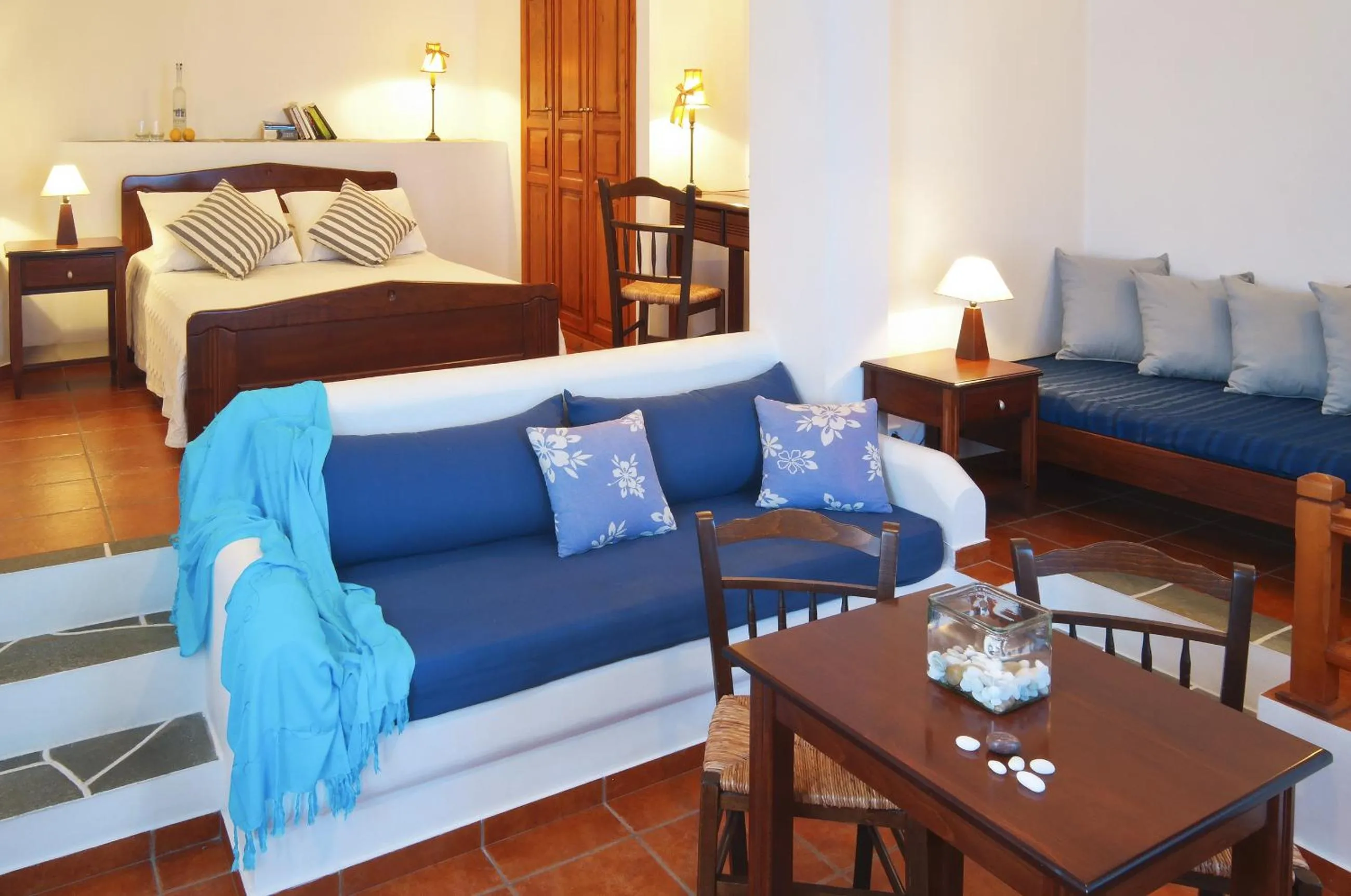 Decorative detail, Bed in Belvedere Apartments