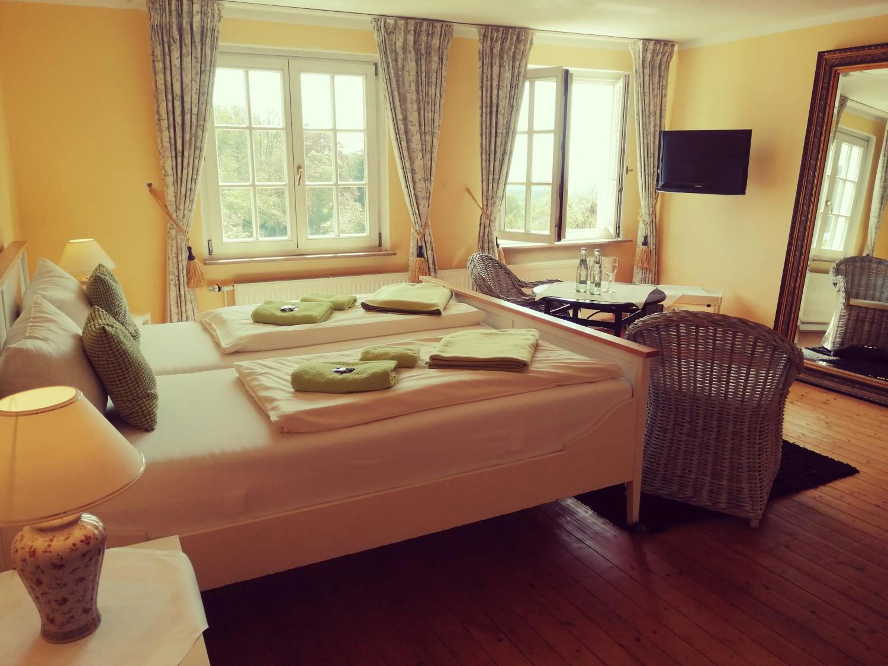 Photo of the whole room, Bed in Hotel Drei Kronen