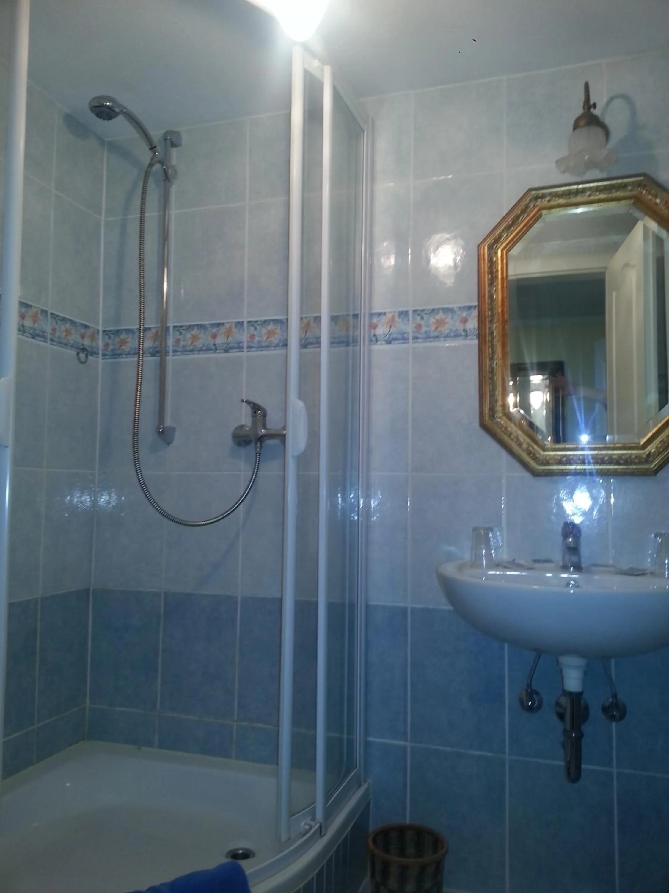 Bathroom in Hotel Drei Kronen