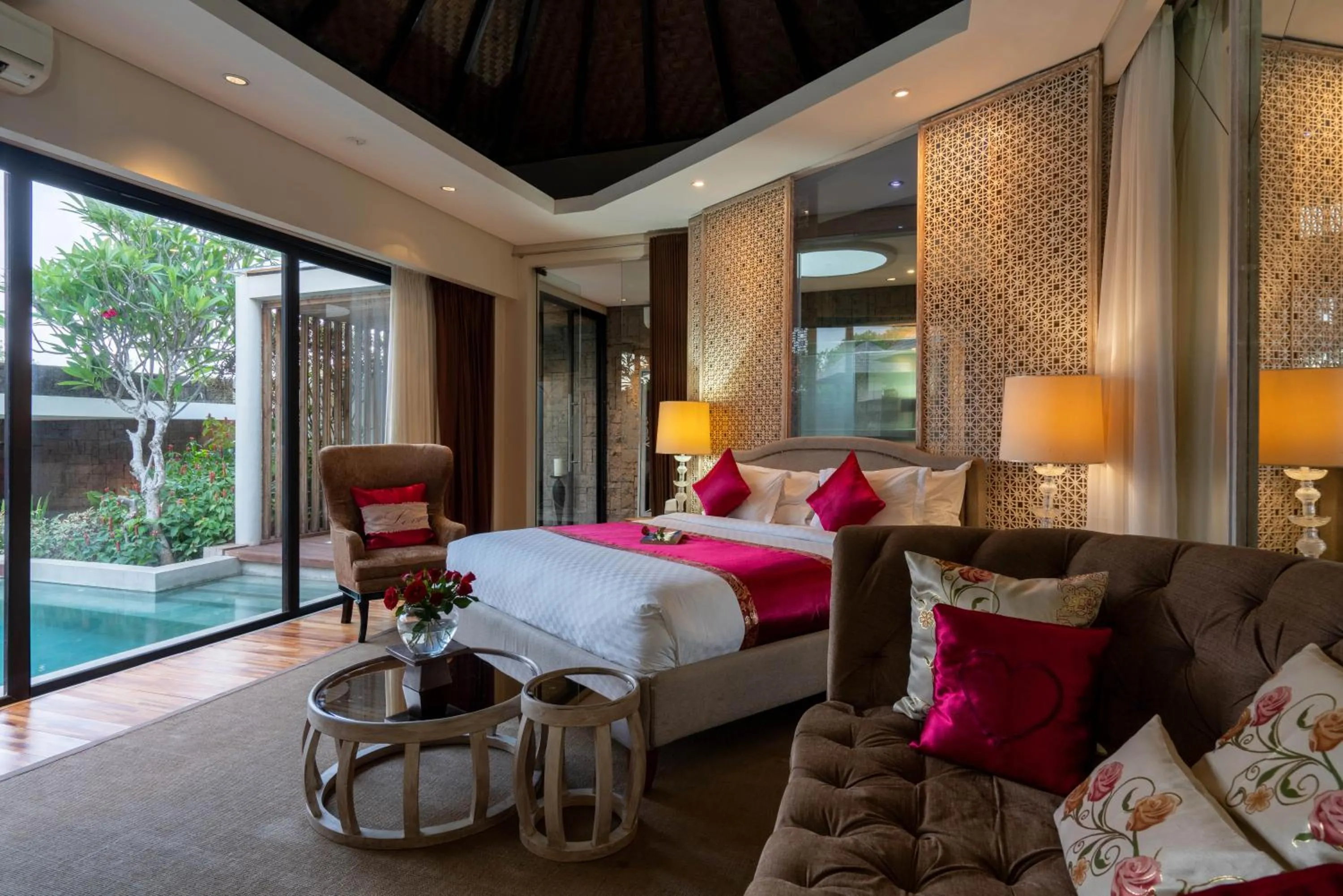 Bed in Berry Amour Romantic Villas