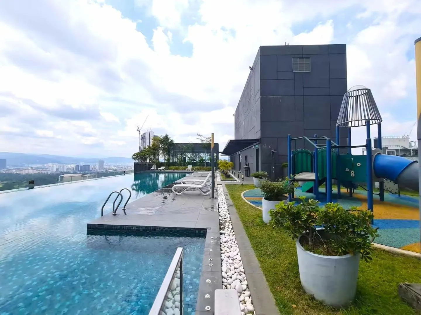 Swimming pool in Dorsett Residences Bukit Bintang