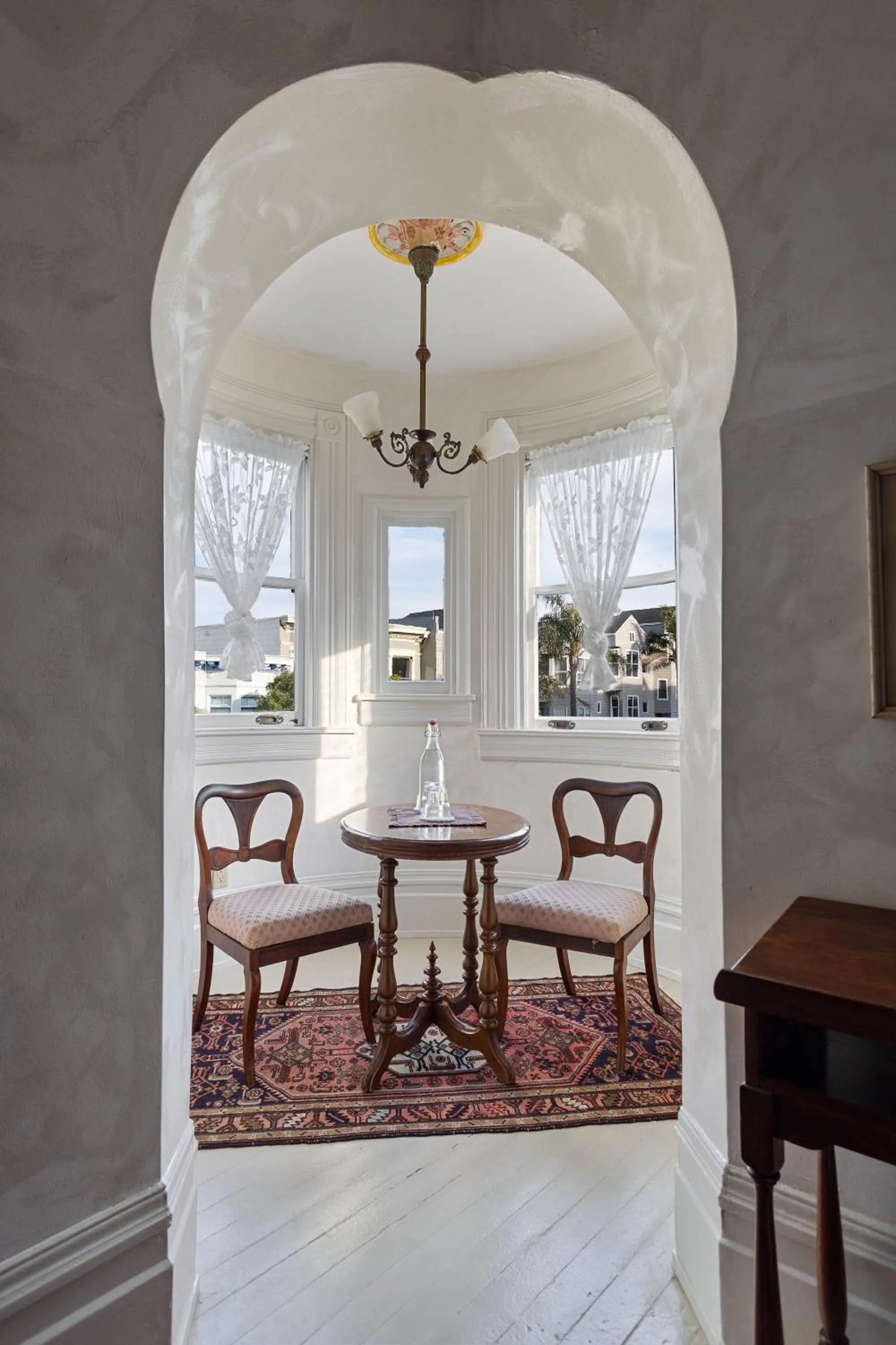 Seating area in Chateau Tivoli Bed and Breakfast