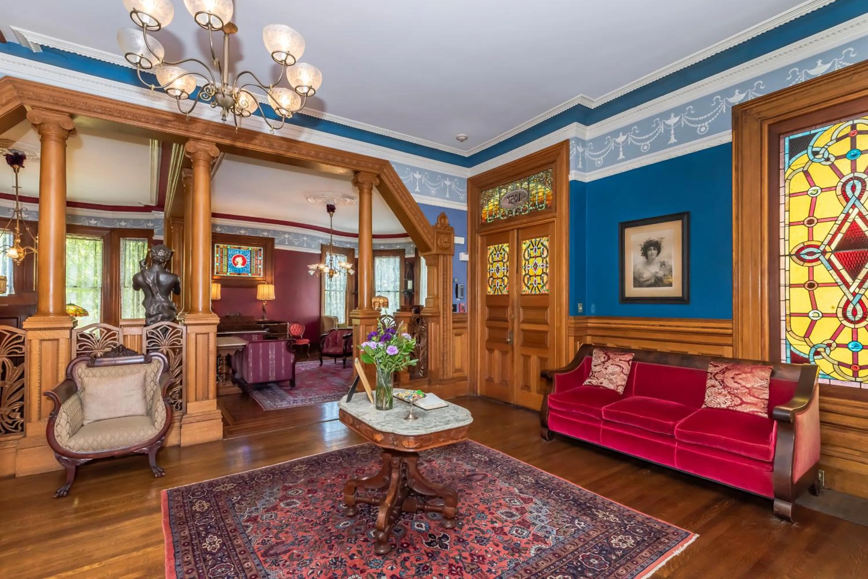 Facade/entrance in Chateau Tivoli Bed and Breakfast