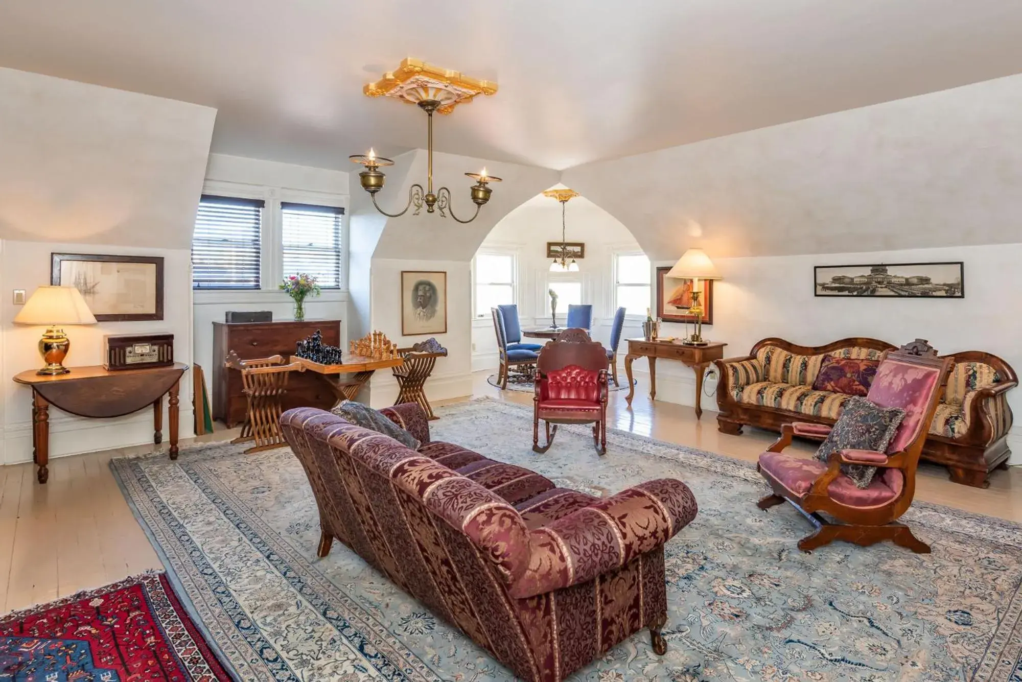 Living room in Chateau Tivoli Bed and Breakfast Living room in Chateau Tivoli Bed and Breakfast