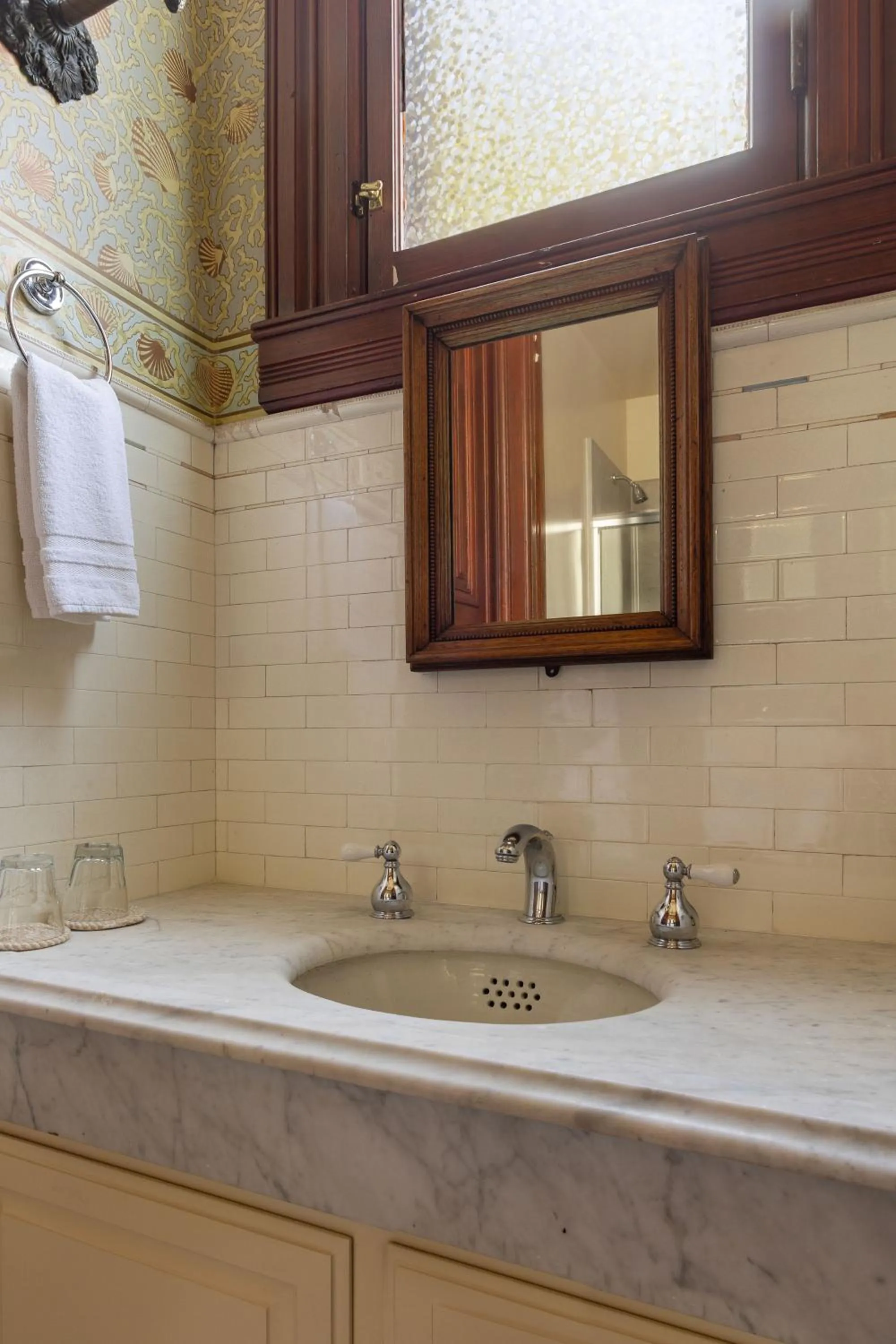 Bathroom in Chateau Tivoli Bed and Breakfast