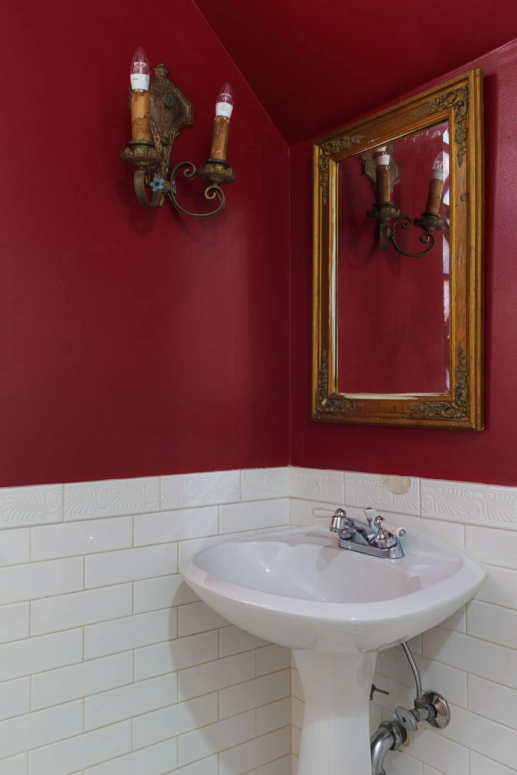 Bathroom in Chateau Tivoli Bed and Breakfast