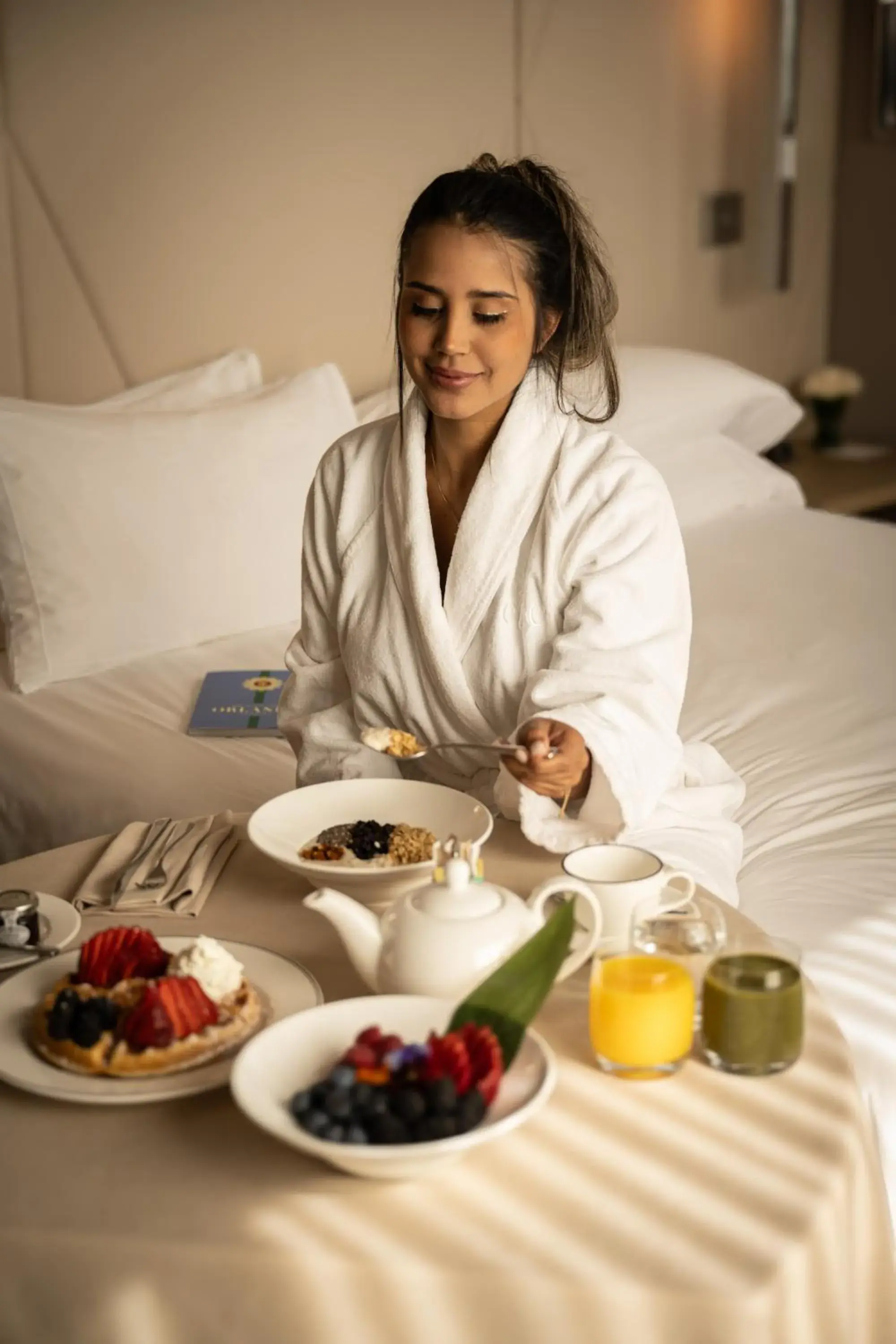 room service, Bed in ette luxury hotel & spa - Near Disney Theme Parks room service, Bed in ette luxury hotel & spa - Near Disney Theme Parks