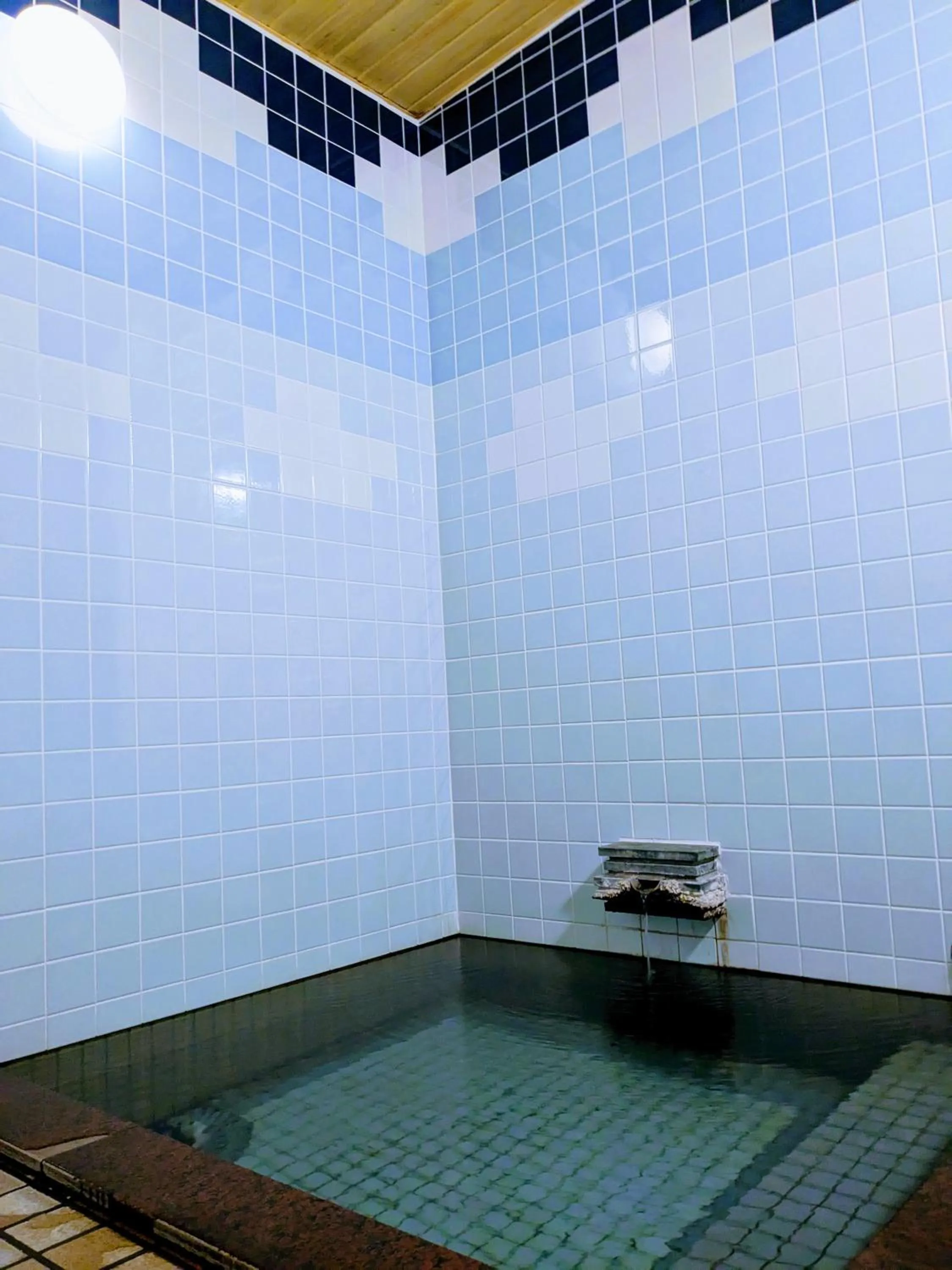 Hot Spring Bath in Yudanaka Onsen Yamazakiya