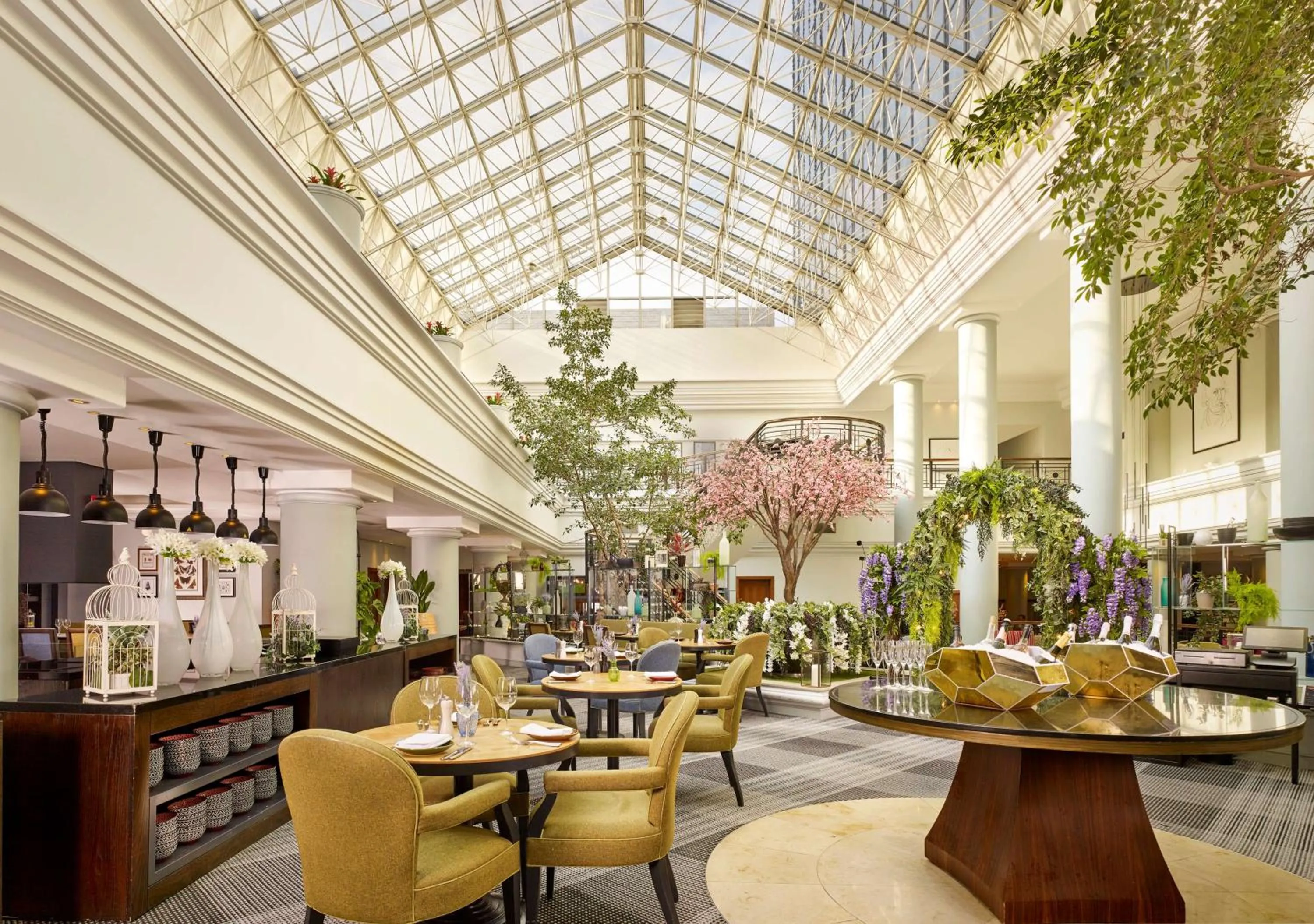 Restaurant/places to eat in Hyatt Regency Birmingham