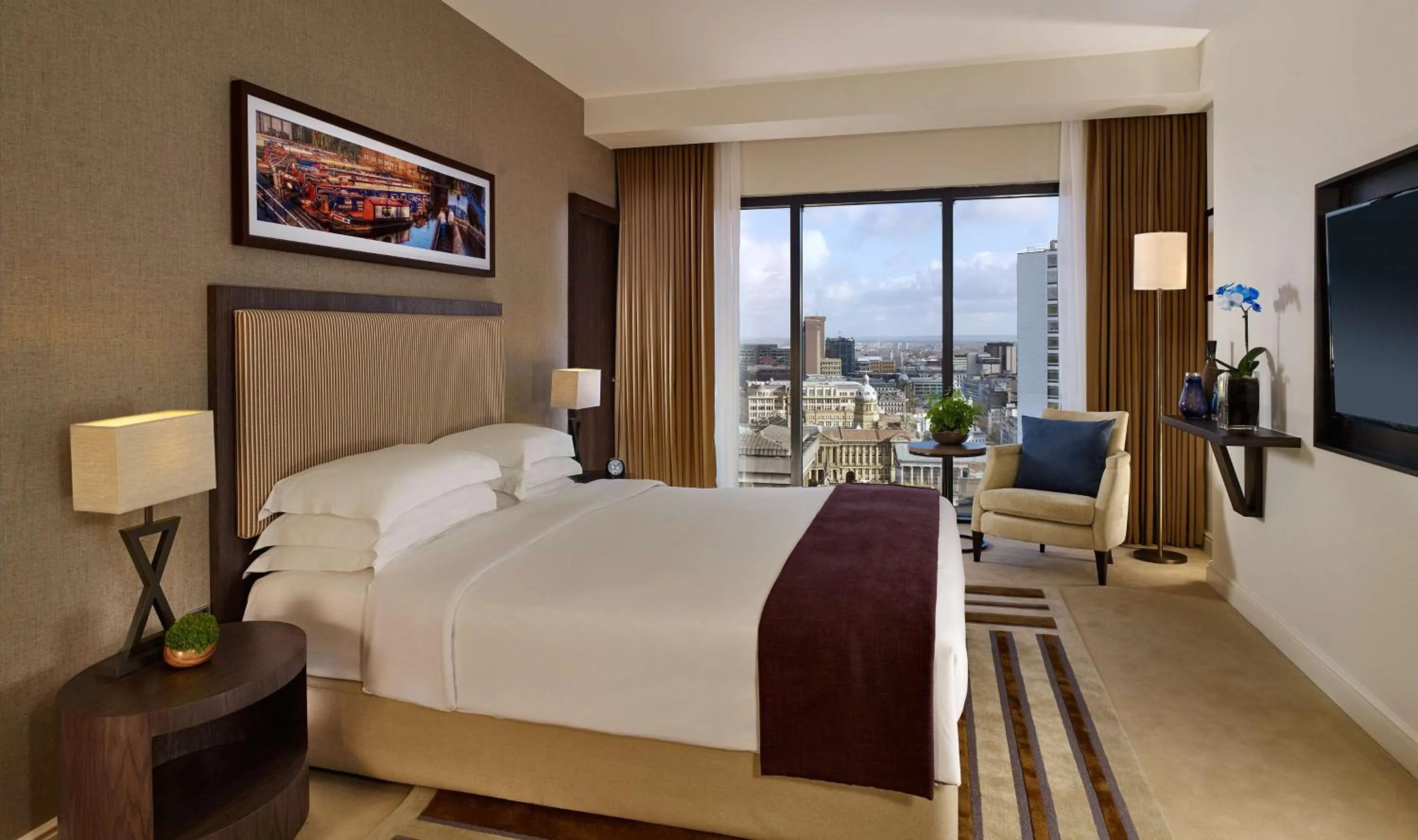 Bedroom in Hyatt Regency Birmingham