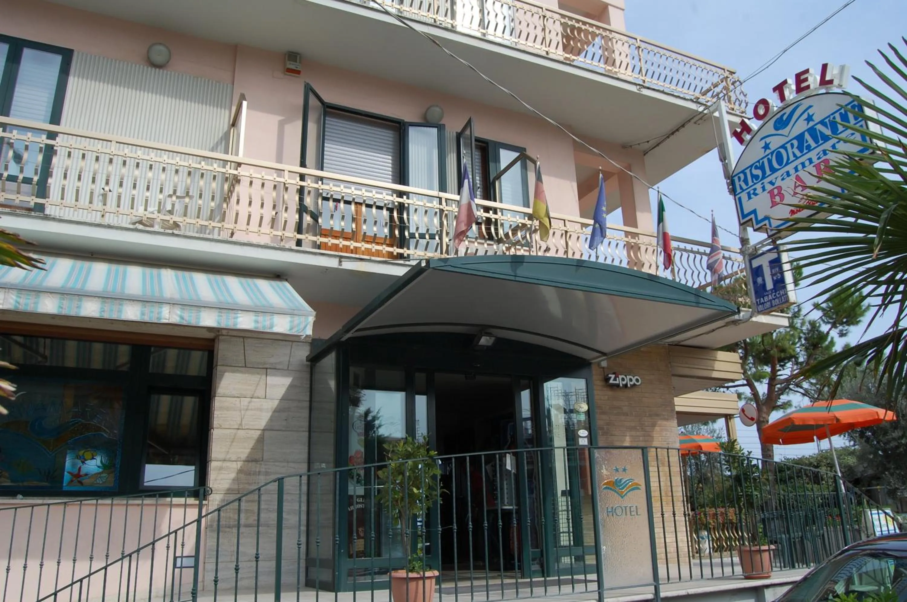 Facade/entrance in Hotel Rivamare