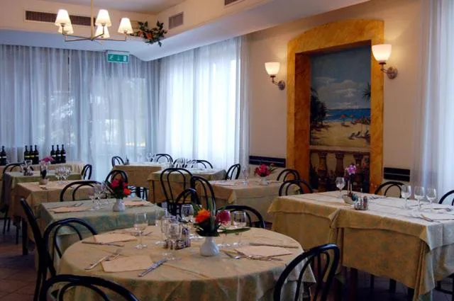 Restaurant/places to eat in Hotel Rivamare