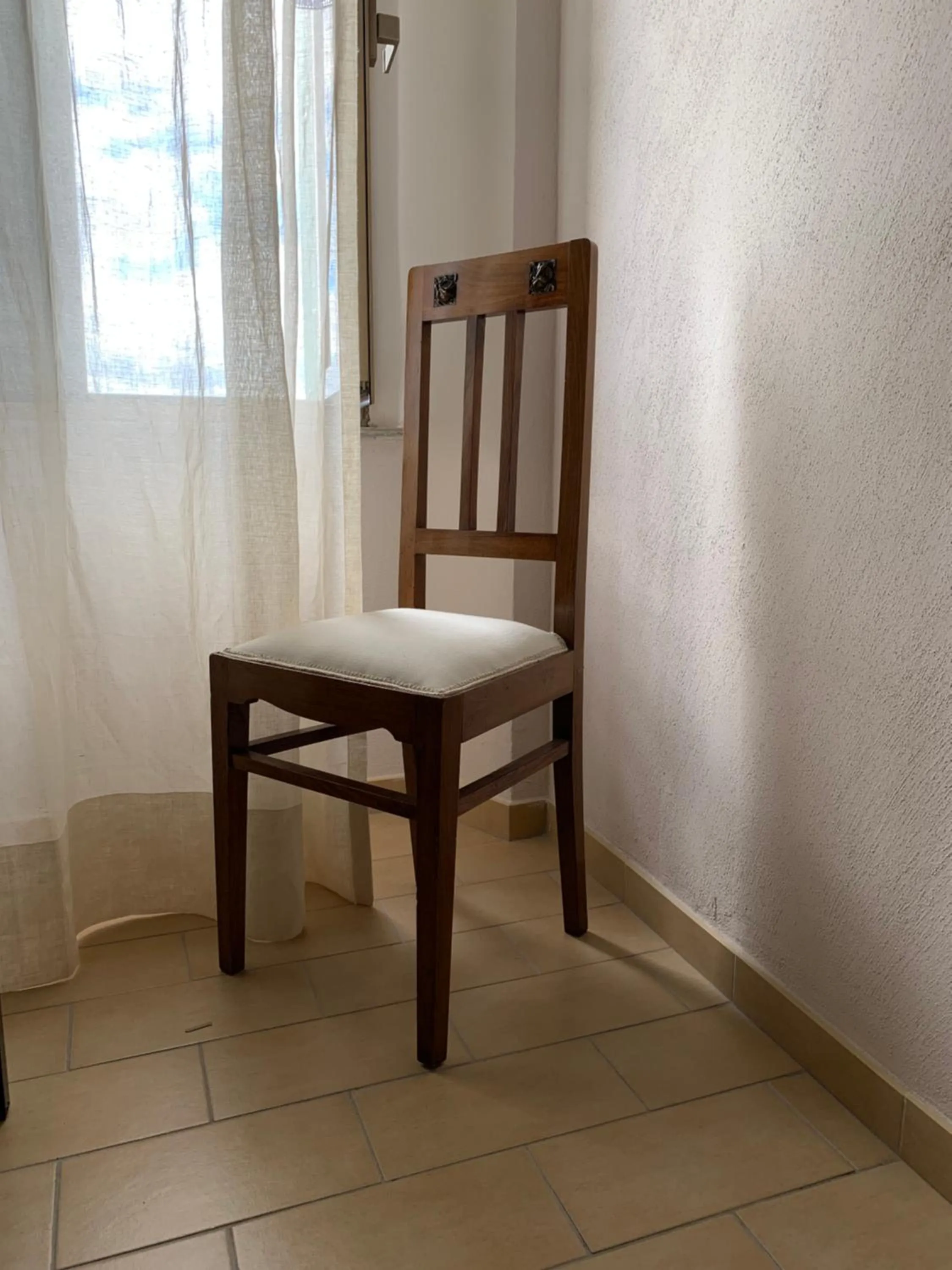 Decorative detail in La Mela Rosa