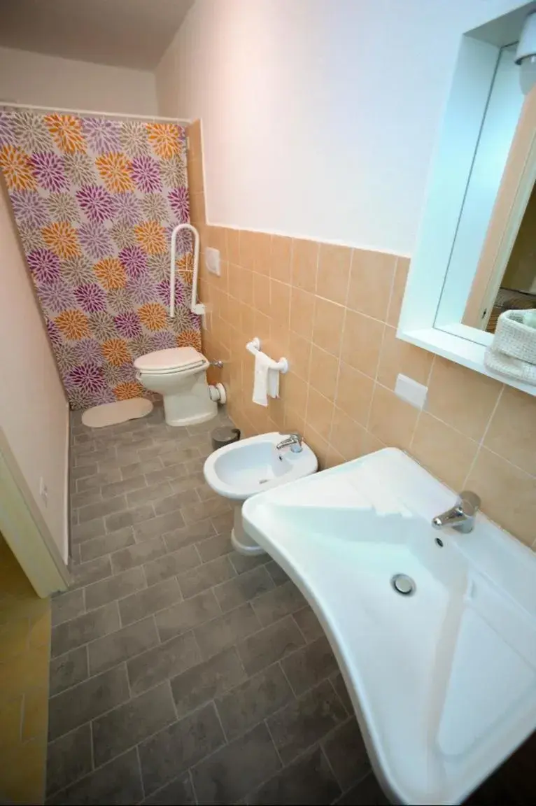 Twin Room with Private Bathroom in La Mela Rosa Twin Room with Private Bathroom in La Mela Rosa