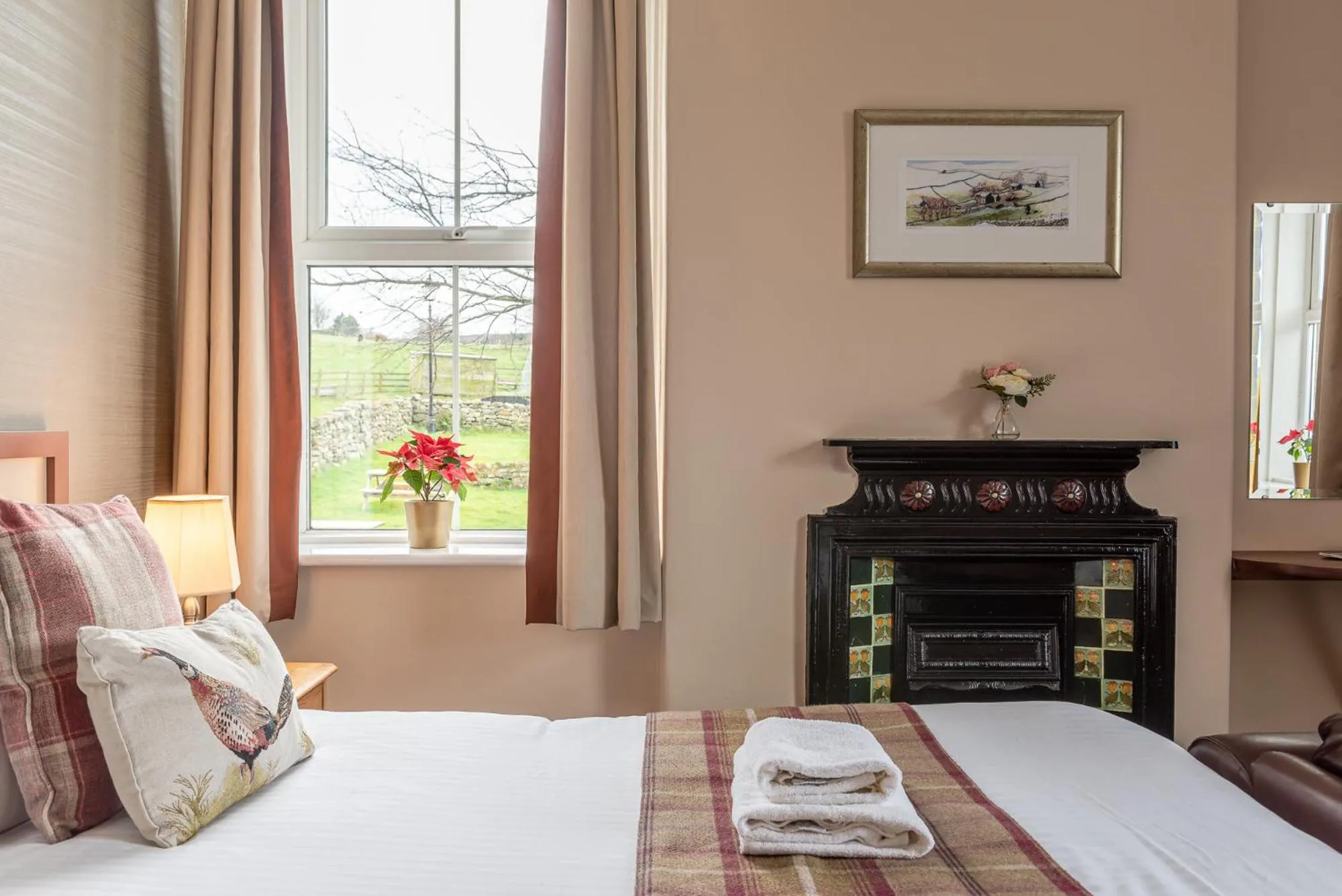 Bedroom, Bed in The Fox & Hounds Inn & Camping Pods
